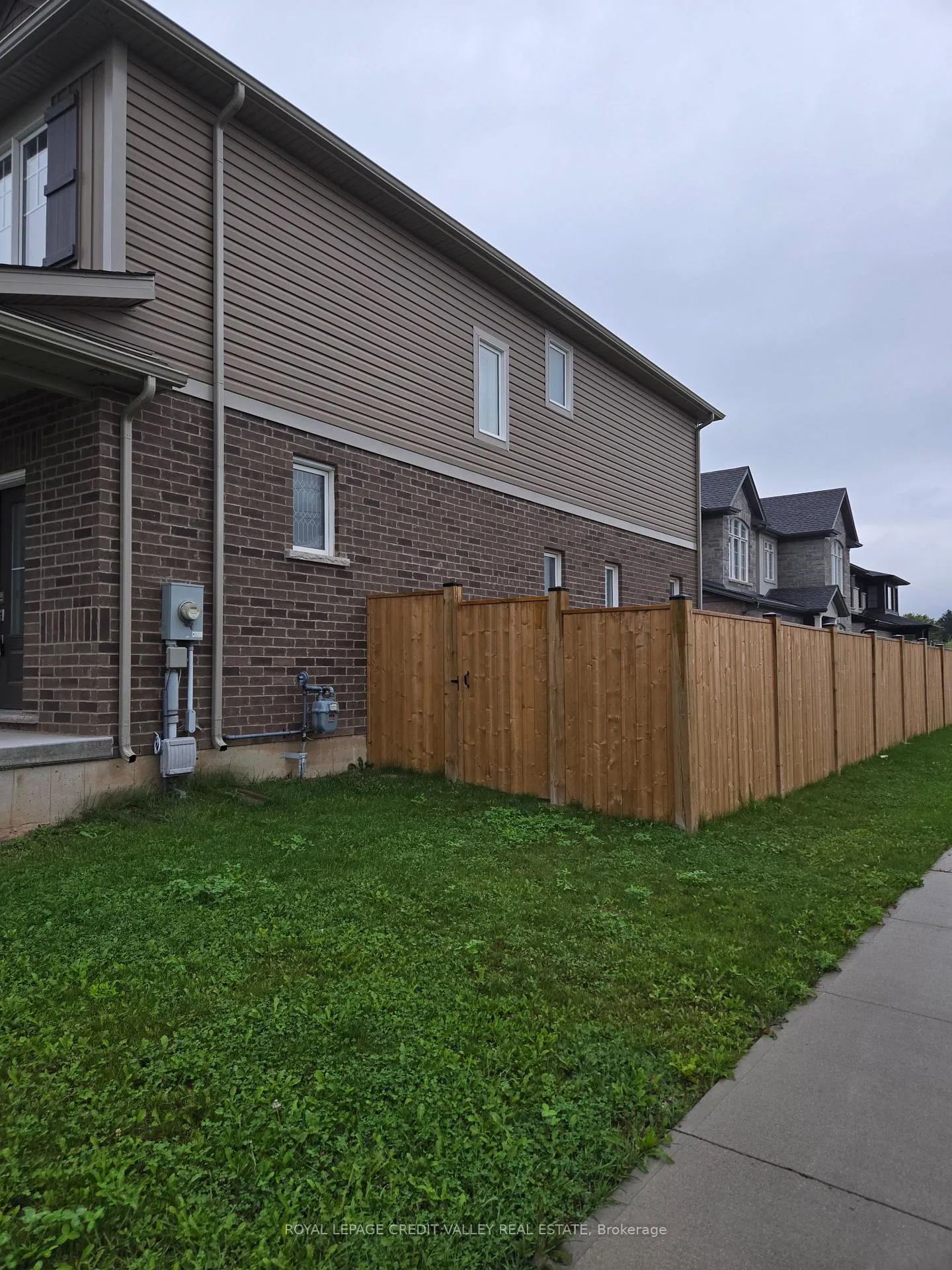 Photo 5 of 4 Sycamore Street, Welland, West Welland — HOMEH