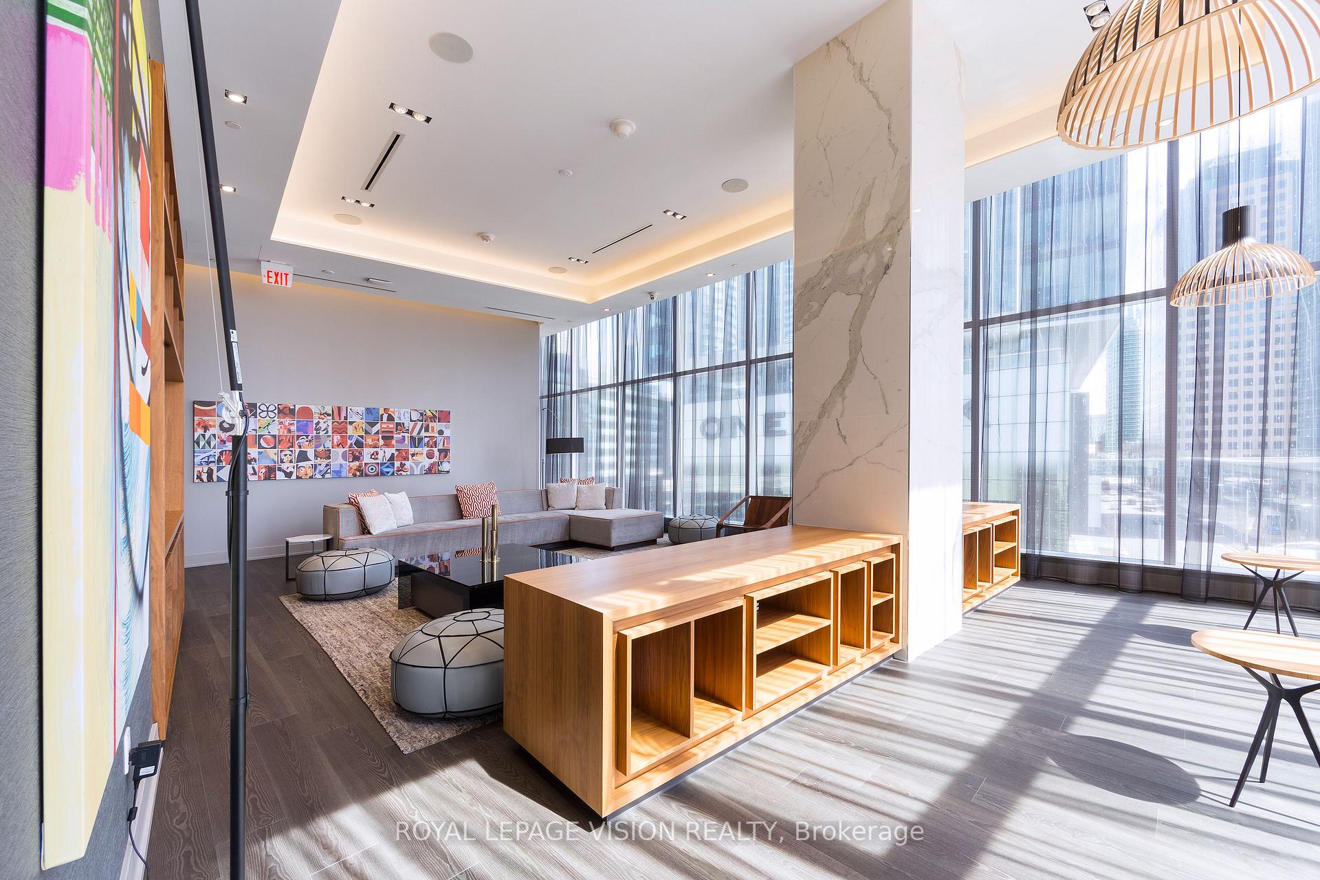 Photo 9 of Unit 5813, 10 York Street, Toronto, Waterfront Communities — HOMEH