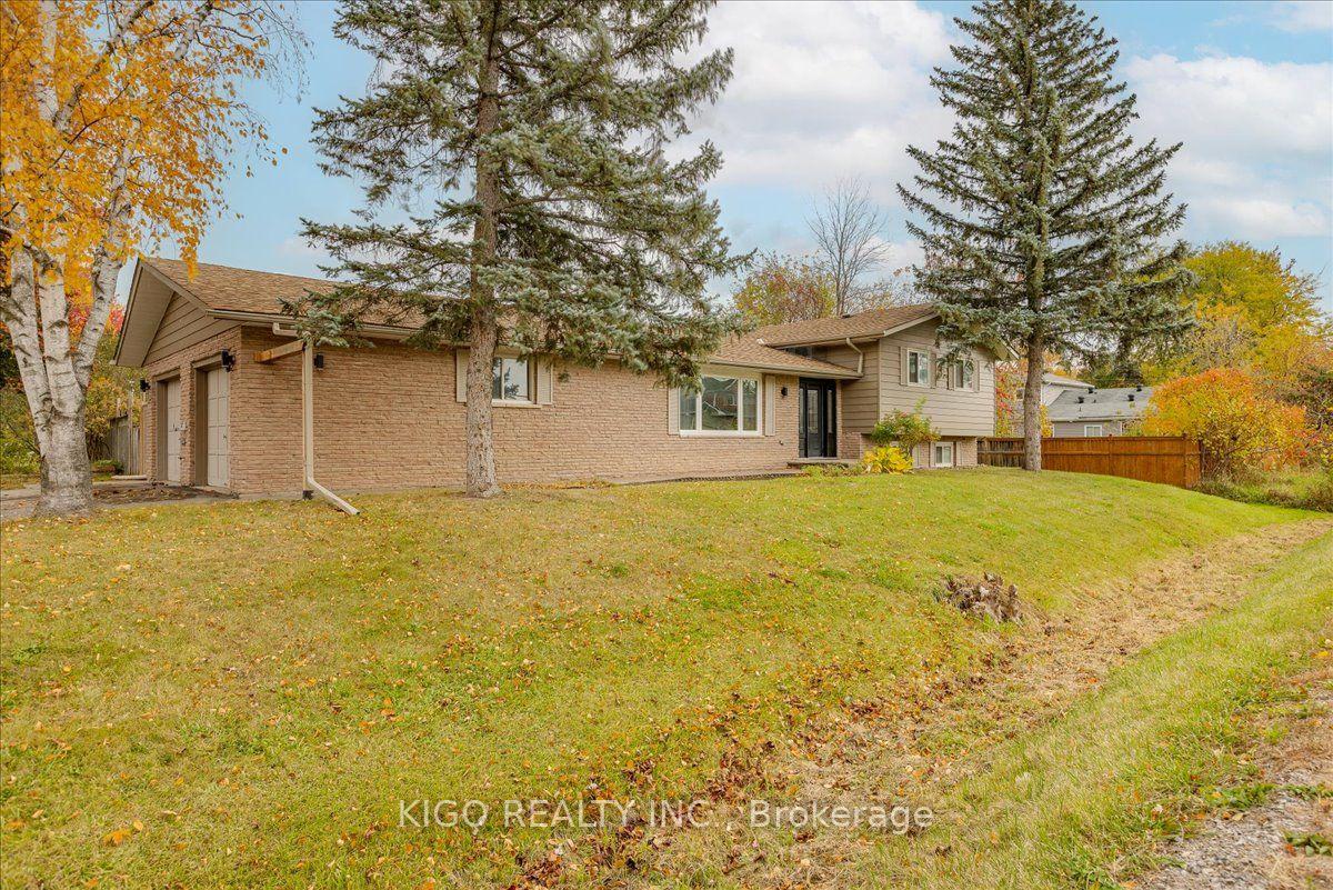 Photo 5 of Unit Upper, 5 Evelyn Avenue, Georgina, Historic Lakeshore Communities — HOMEH