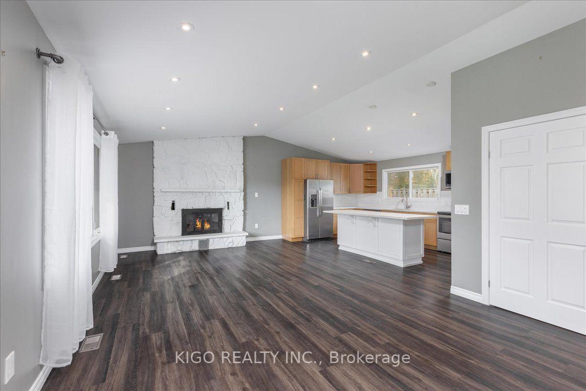 Photo 10 of Unit Upper, 5 Evelyn Avenue, Georgina, Historic Lakeshore Communities — HOMEH