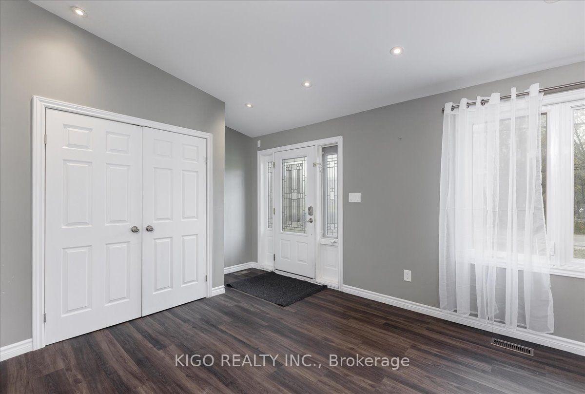 Photo 11 of Unit Upper, 5 Evelyn Avenue, Georgina, Historic Lakeshore Communities — HOMEH