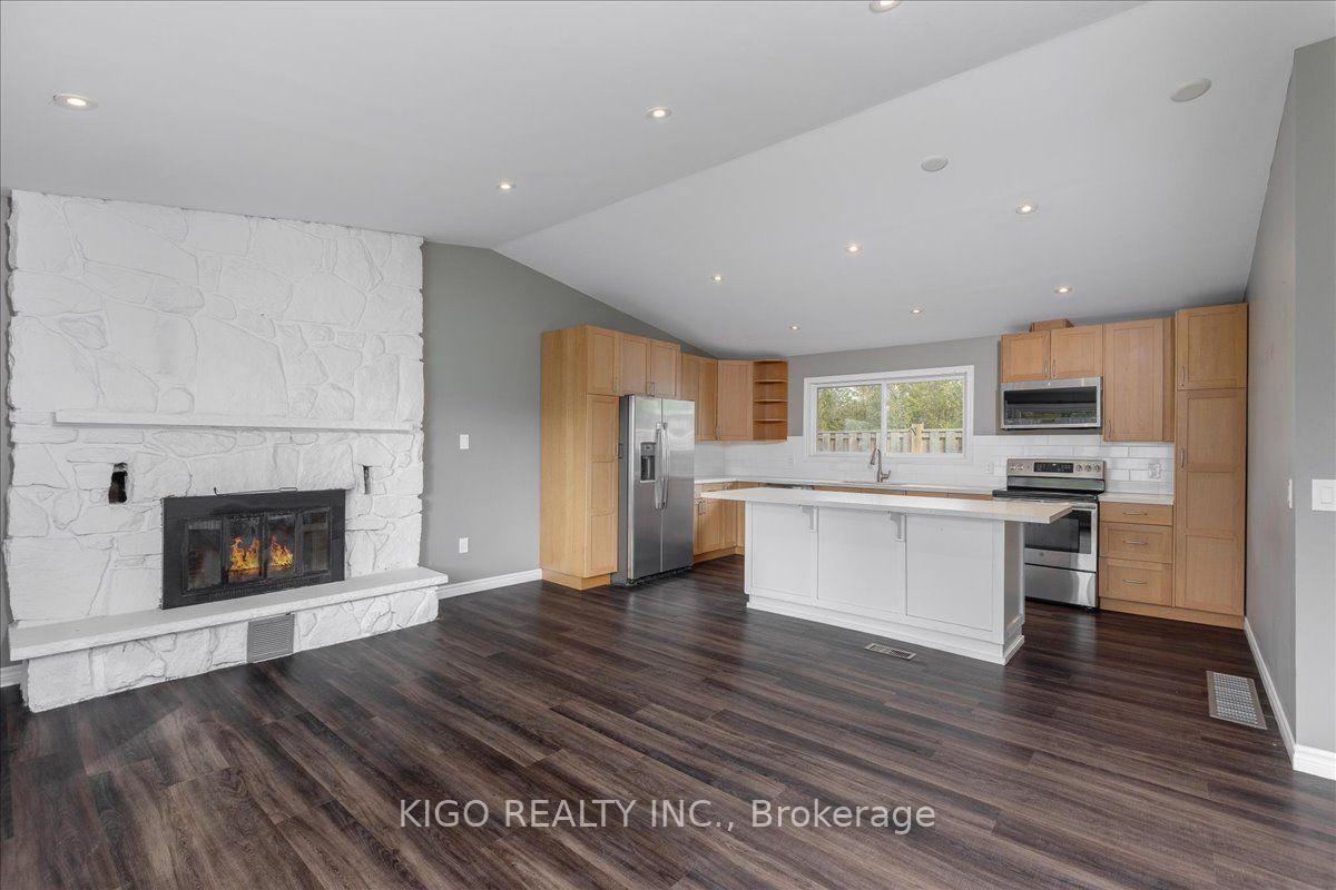 Photo 14 of Unit Upper, 5 Evelyn Avenue, Georgina, Historic Lakeshore Communities — HOMEH