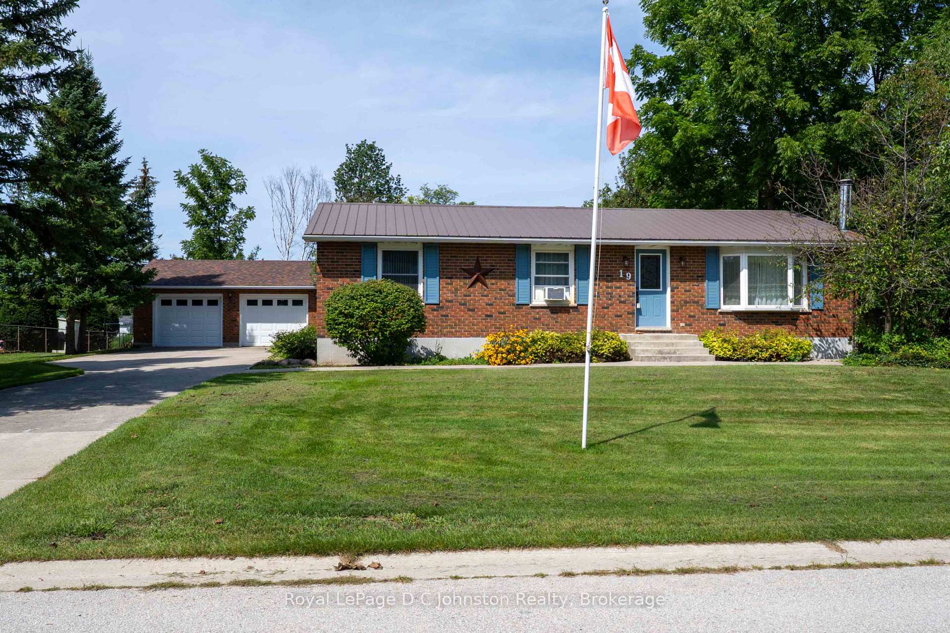 Photo 2 of 19 Smith Street, Kincardine — HOMEH