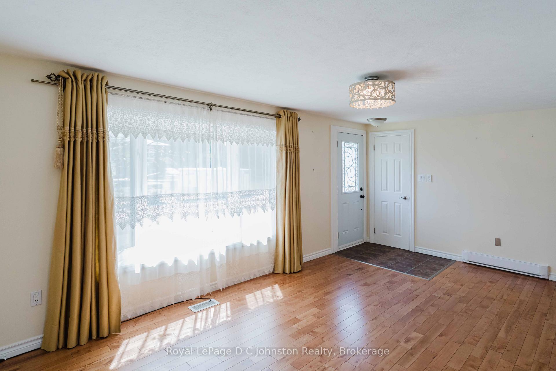 Photo 4 of 19 Smith Street, Kincardine — HOMEH