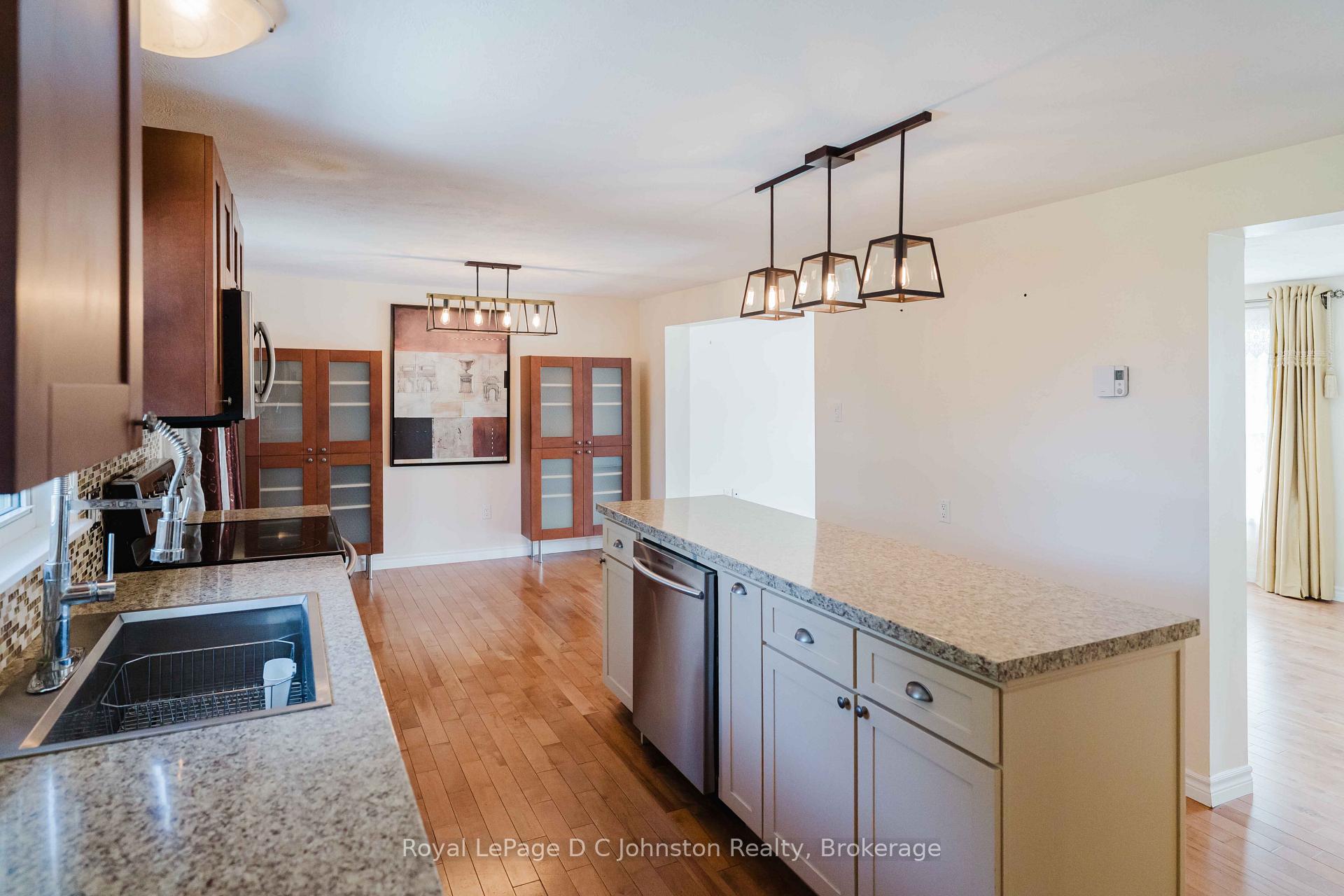 Photo 7 of 19 Smith Street, Kincardine — HOMEH