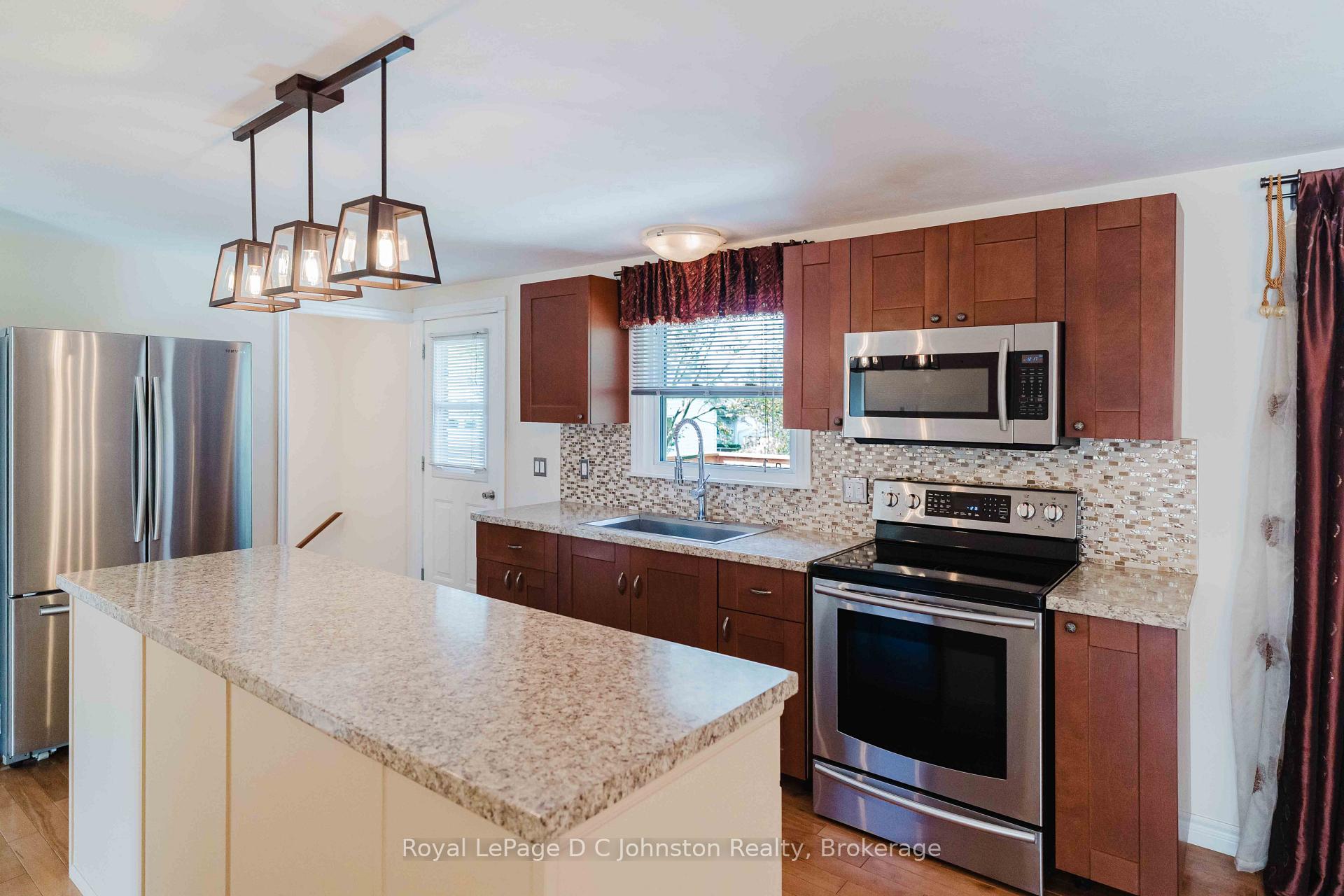 Photo 9 of 19 Smith Street, Kincardine — HOMEH