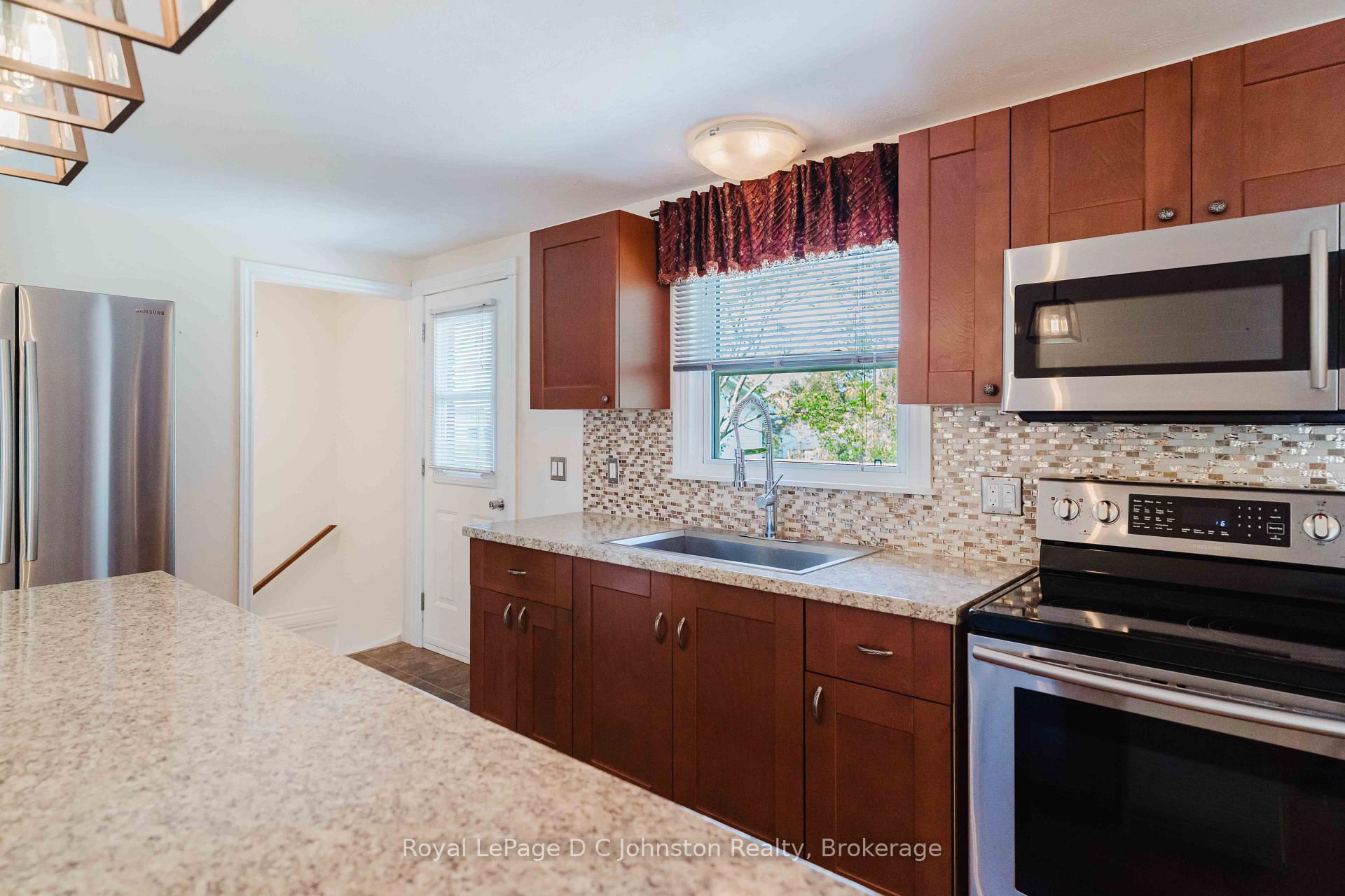 Photo 10 of 19 Smith Street, Kincardine — HOMEH