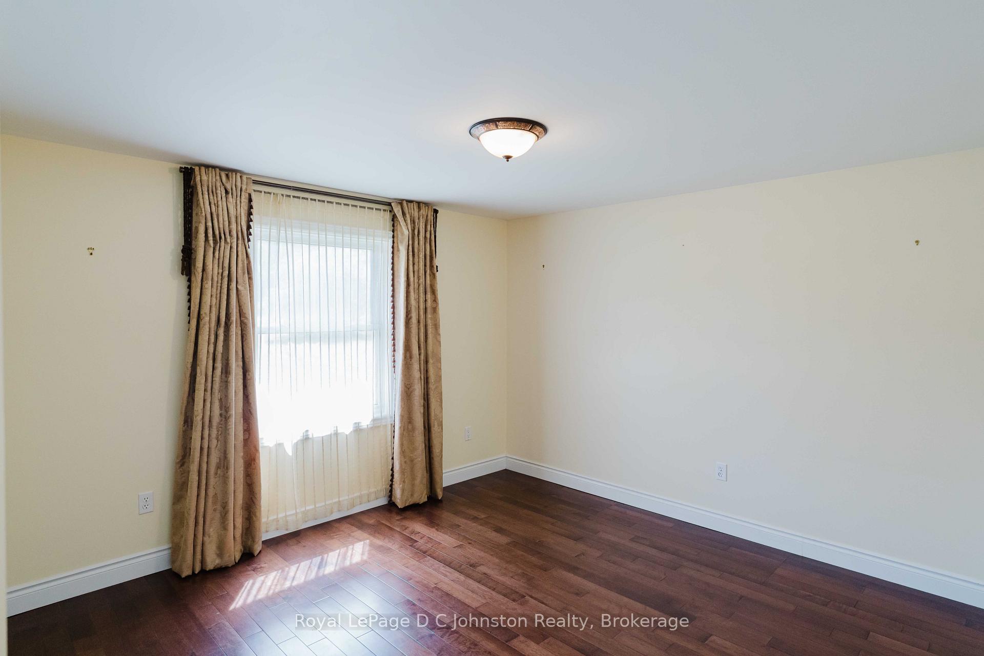 Photo 15 of 19 Smith Street, Kincardine — HOMEH