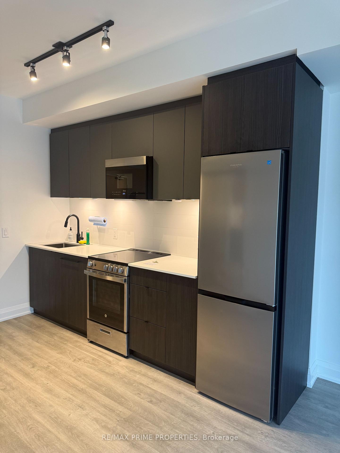 Photo 3 of Unit 807, 2369 Danforth Avenue, Toronto, East End-Danforth — HOMEH