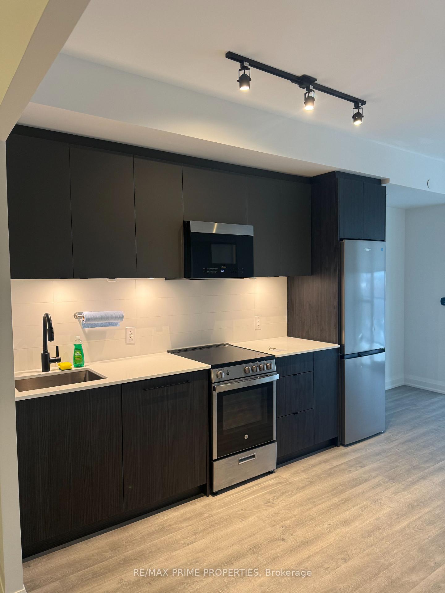 Photo 4 of Unit 807, 2369 Danforth Avenue, Toronto, East End-Danforth — HOMEH