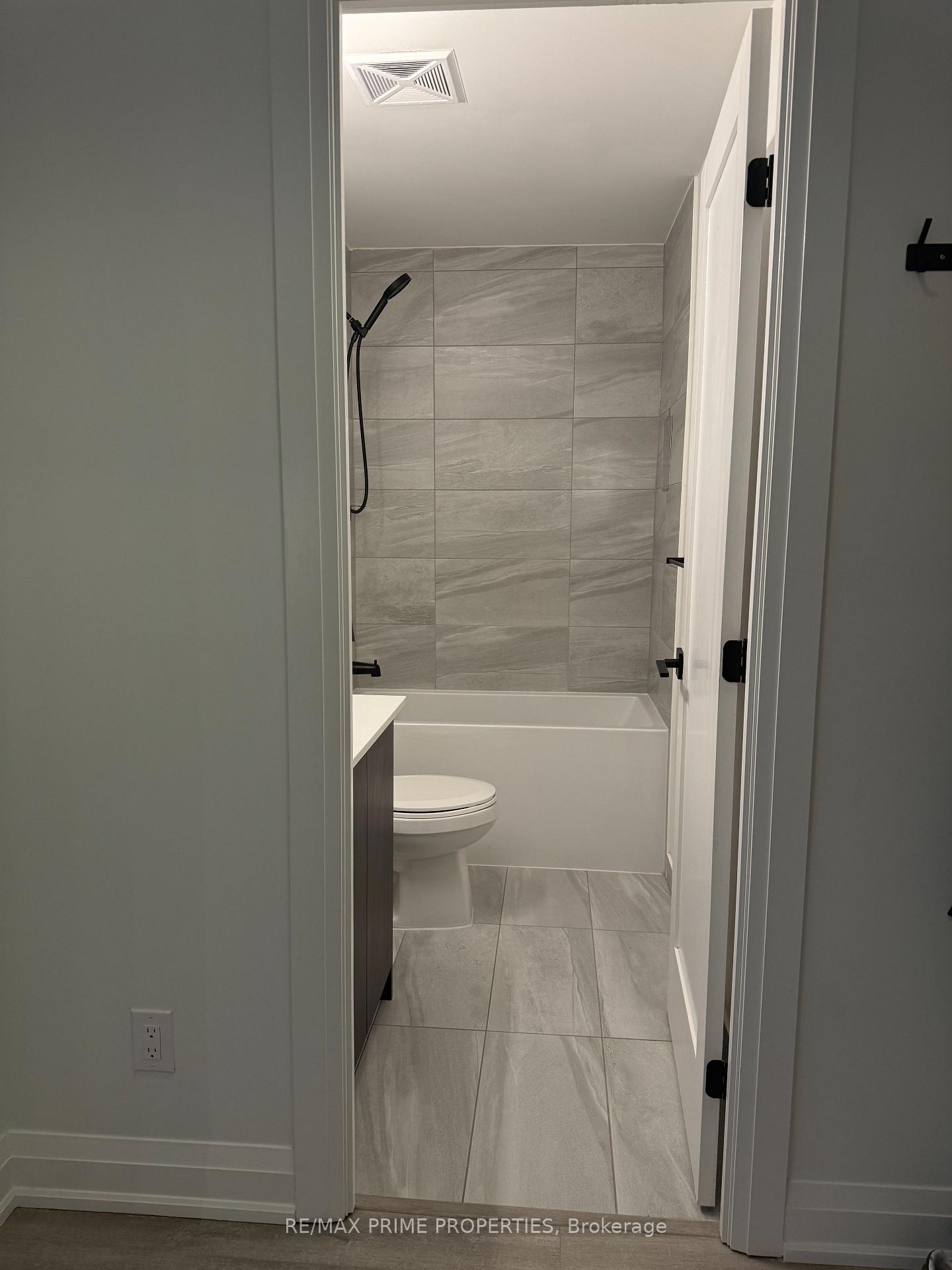 Photo 6 of Unit 807, 2369 Danforth Avenue, Toronto, East End-Danforth — HOMEH