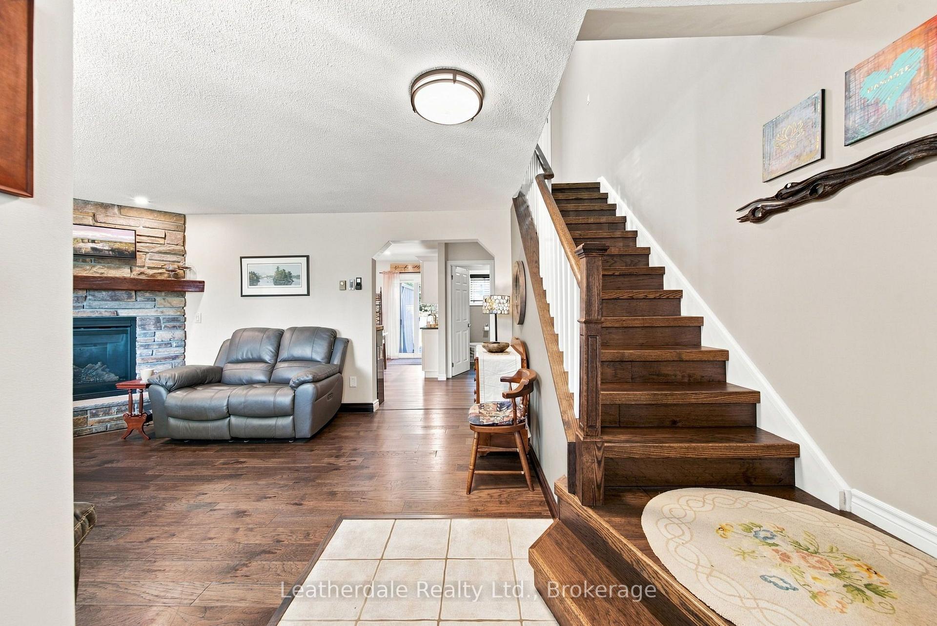 Photo 2 of 354 Arthur Street, Orillia — HOMEH