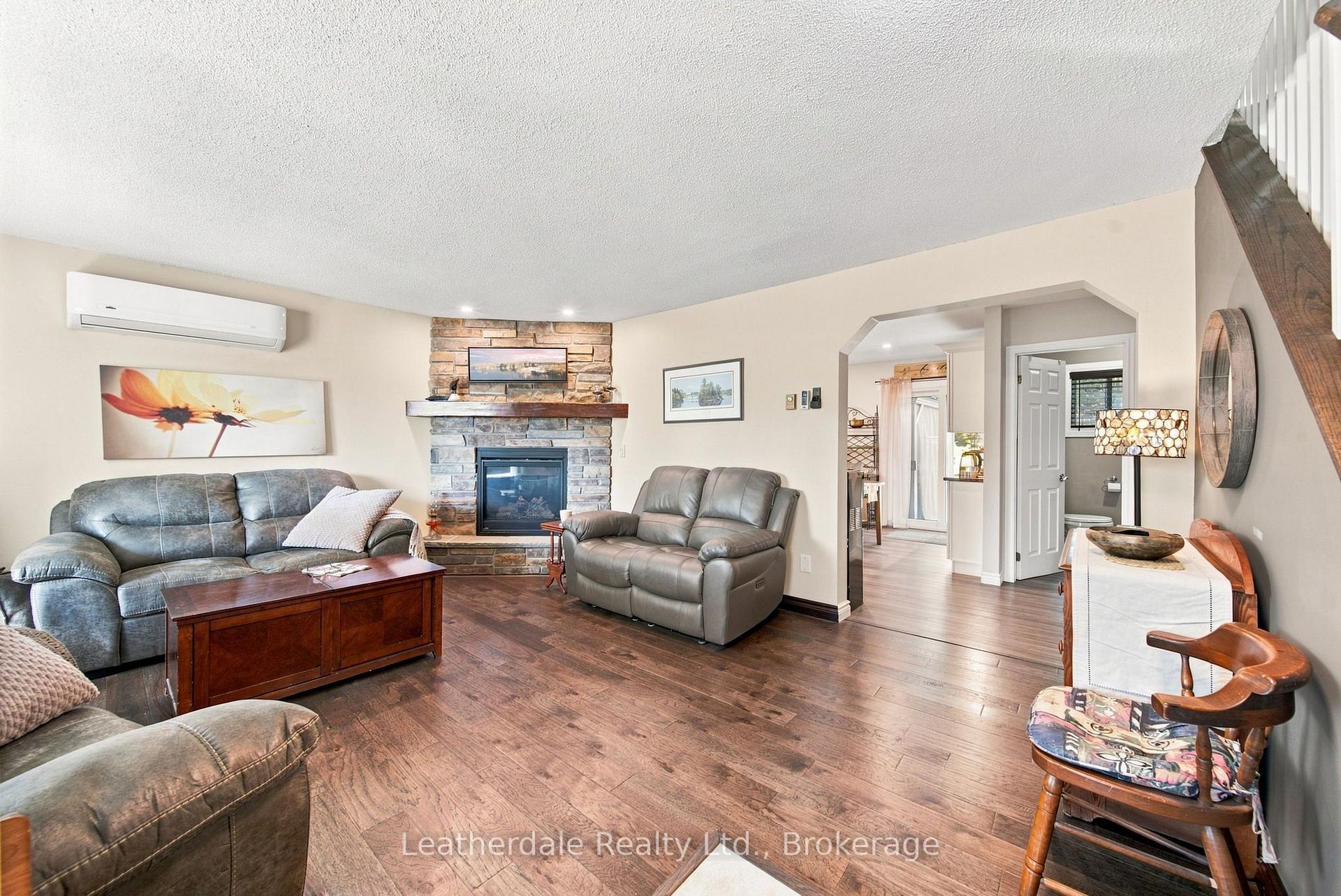 Photo 3 of 354 Arthur Street, Orillia — HOMEH
