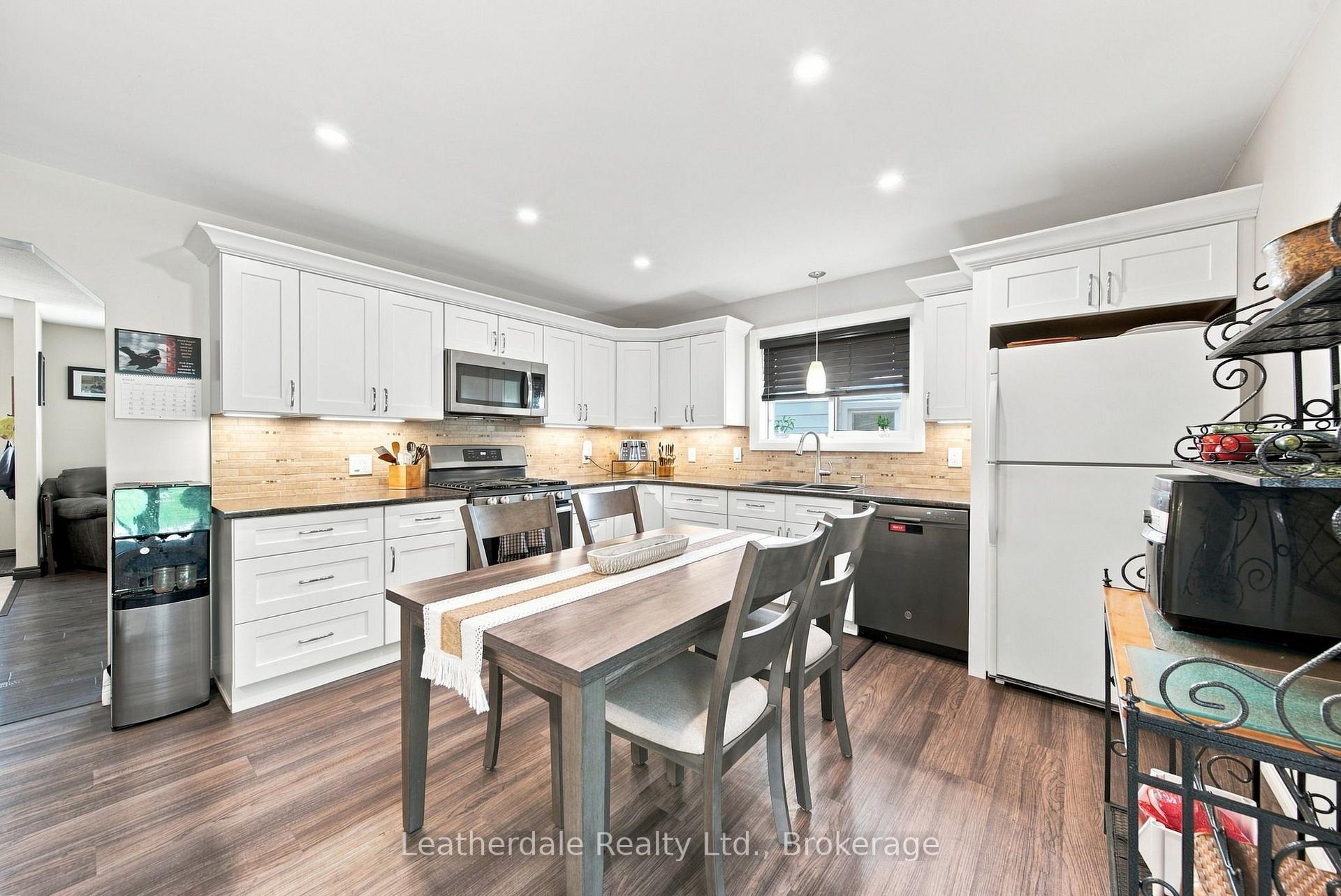 Photo 9 of 354 Arthur Street, Orillia — HOMEH