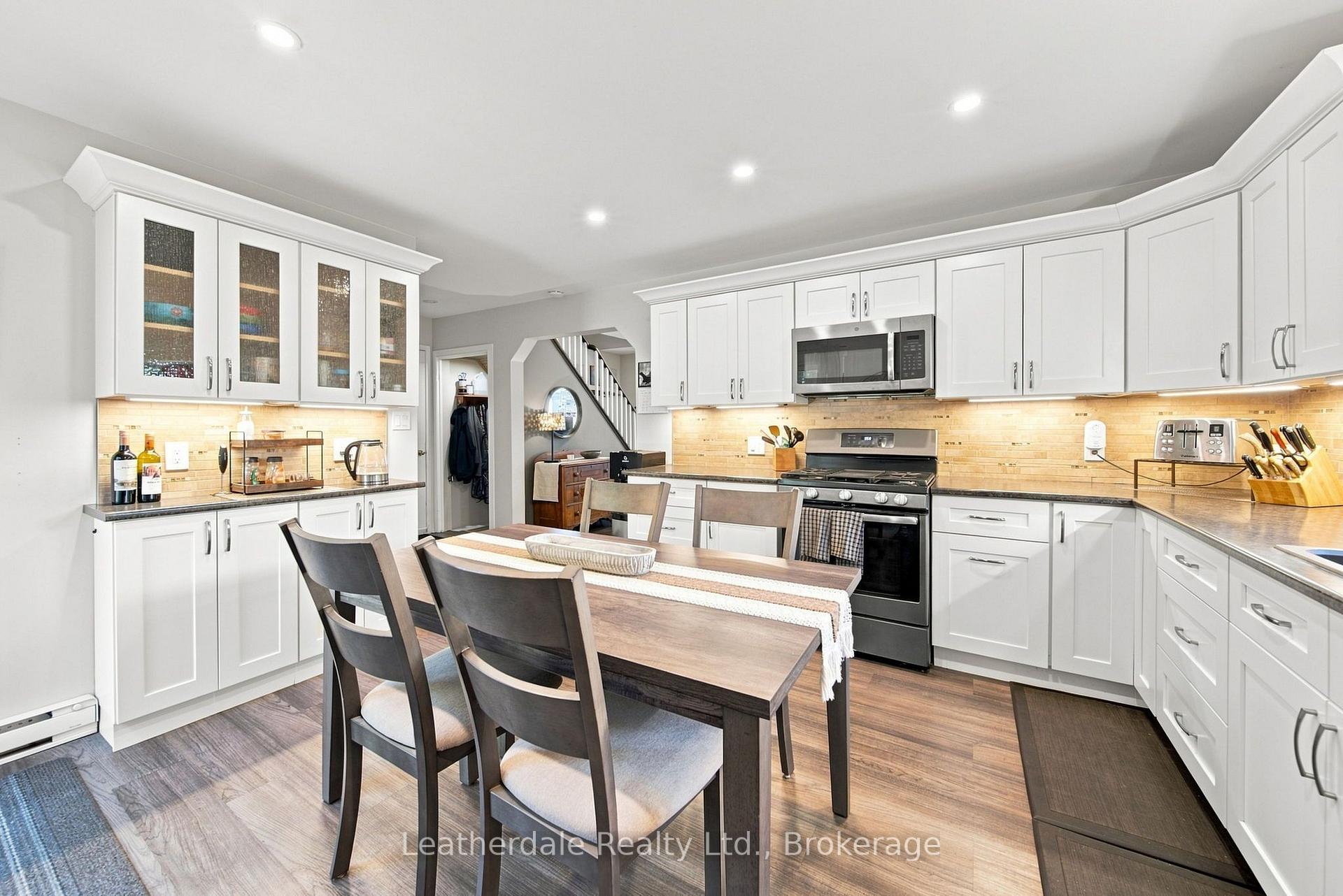 Photo 10 of 354 Arthur Street, Orillia — HOMEH