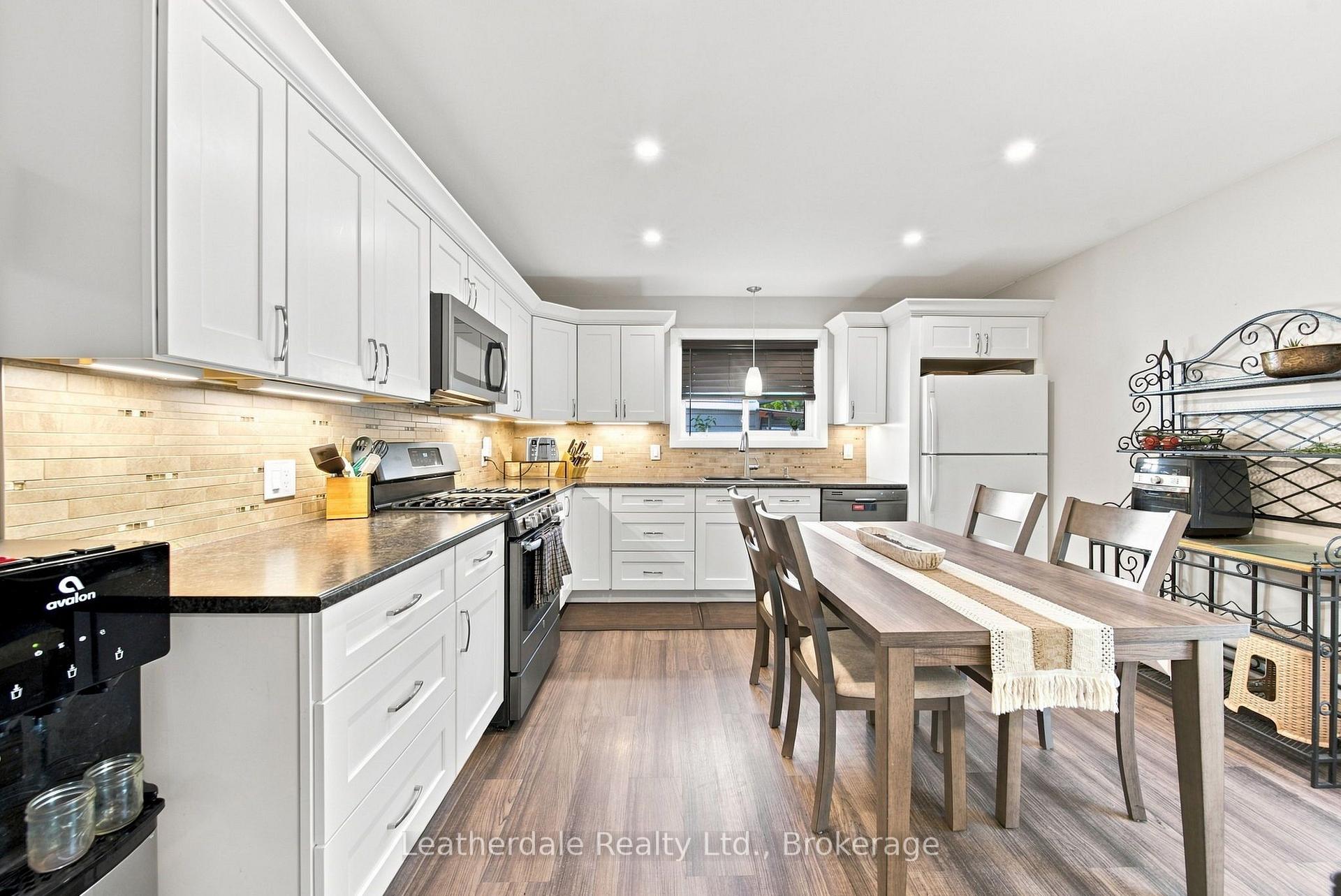 Photo 12 of 354 Arthur Street, Orillia — HOMEH