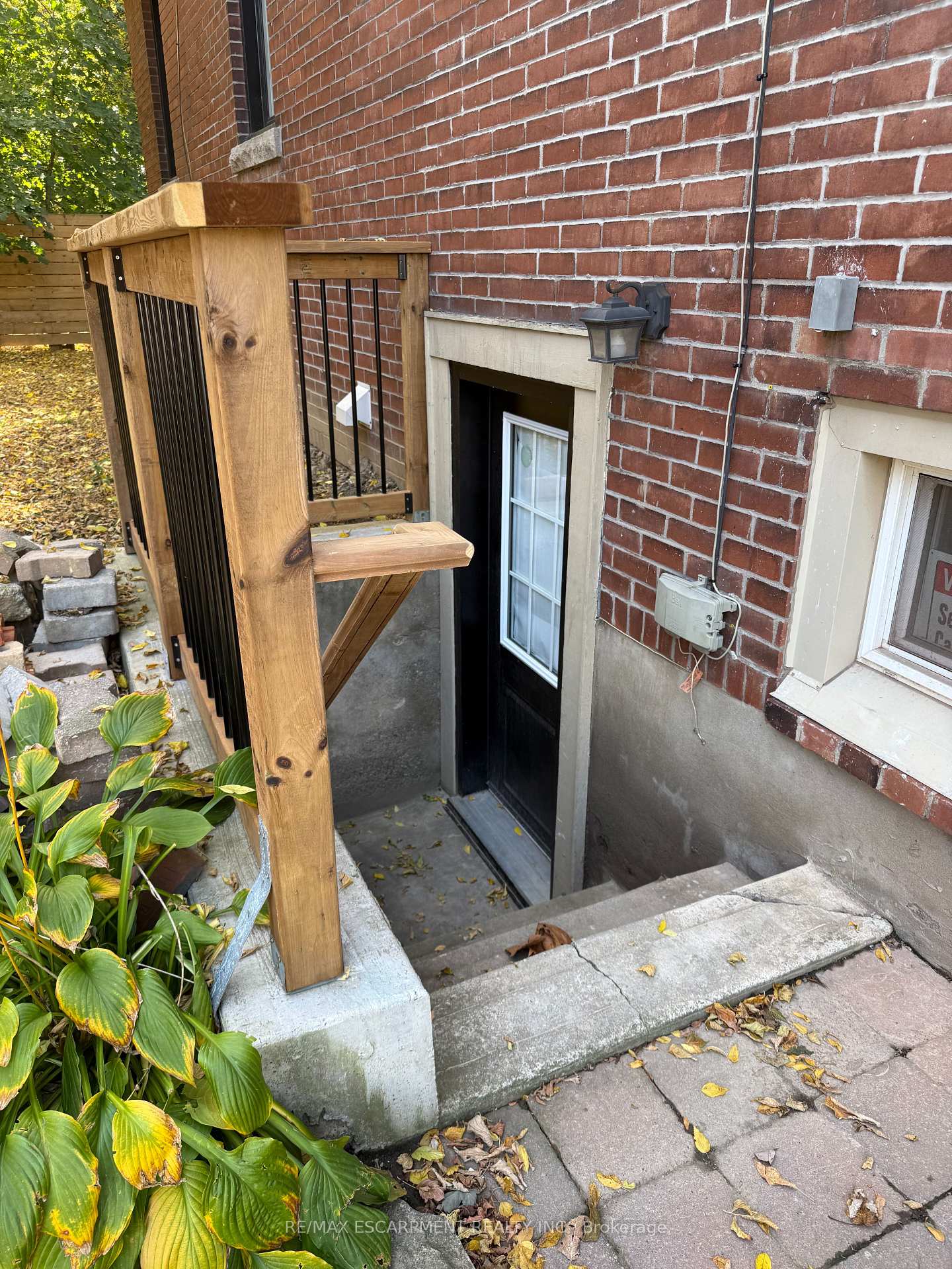 Photo 2 of Unit LOWER, 17 Inverness Avenue W, Hamilton, Mountview — HOMEH