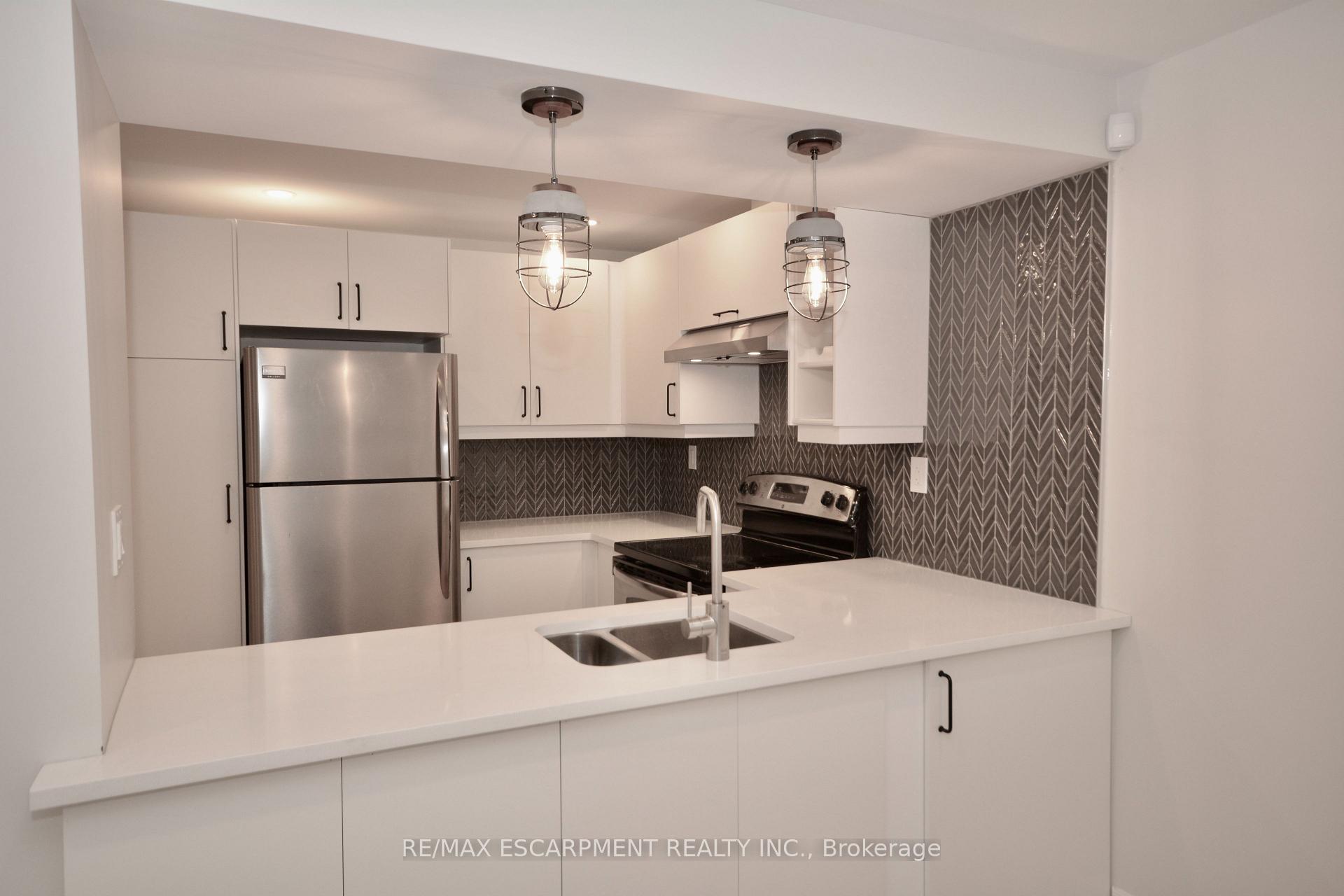 Photo 3 of Unit LOWER, 17 Inverness Avenue W, Hamilton, Mountview — HOMEH