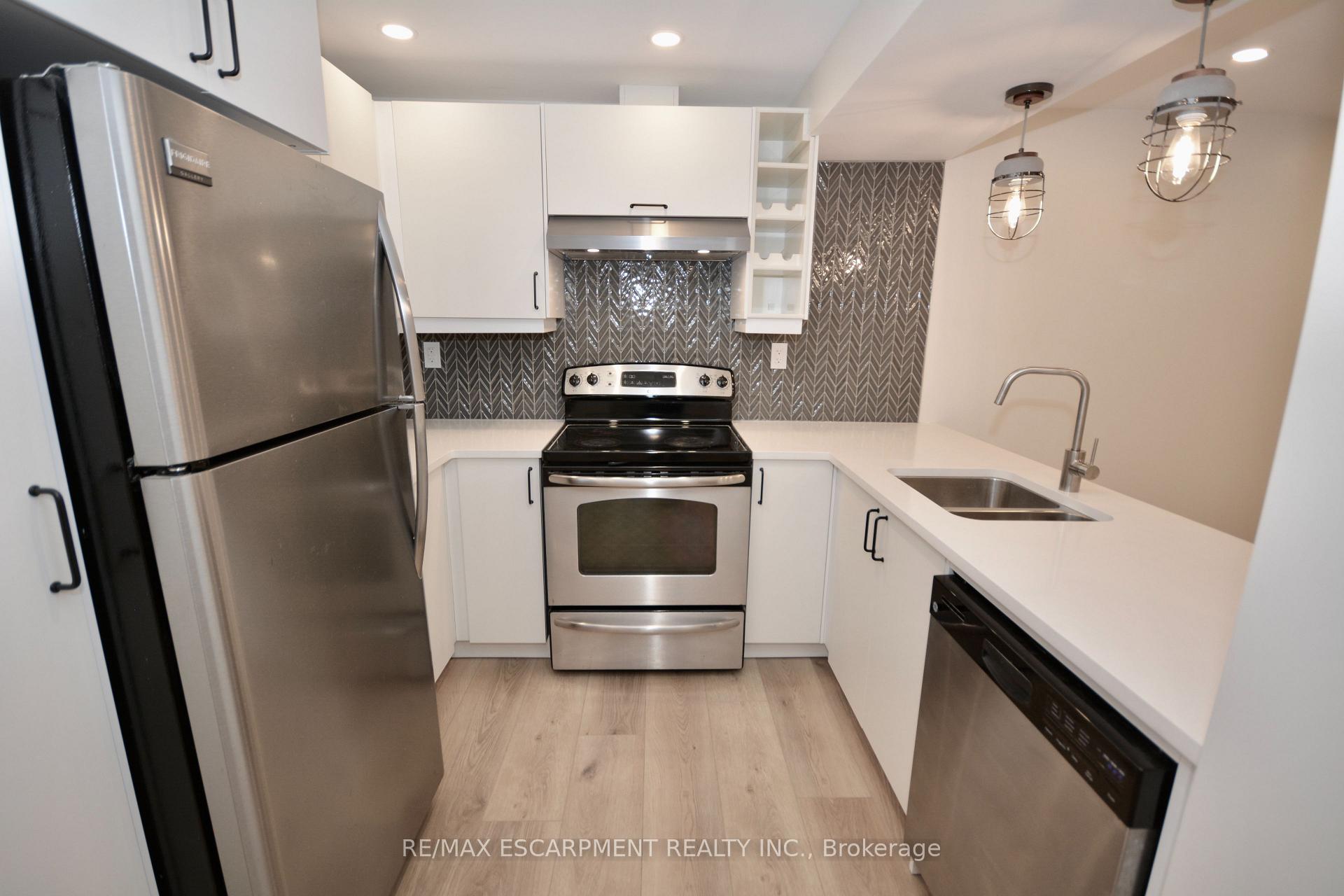 Photo 4 of Unit LOWER, 17 Inverness Avenue W, Hamilton, Mountview — HOMEH