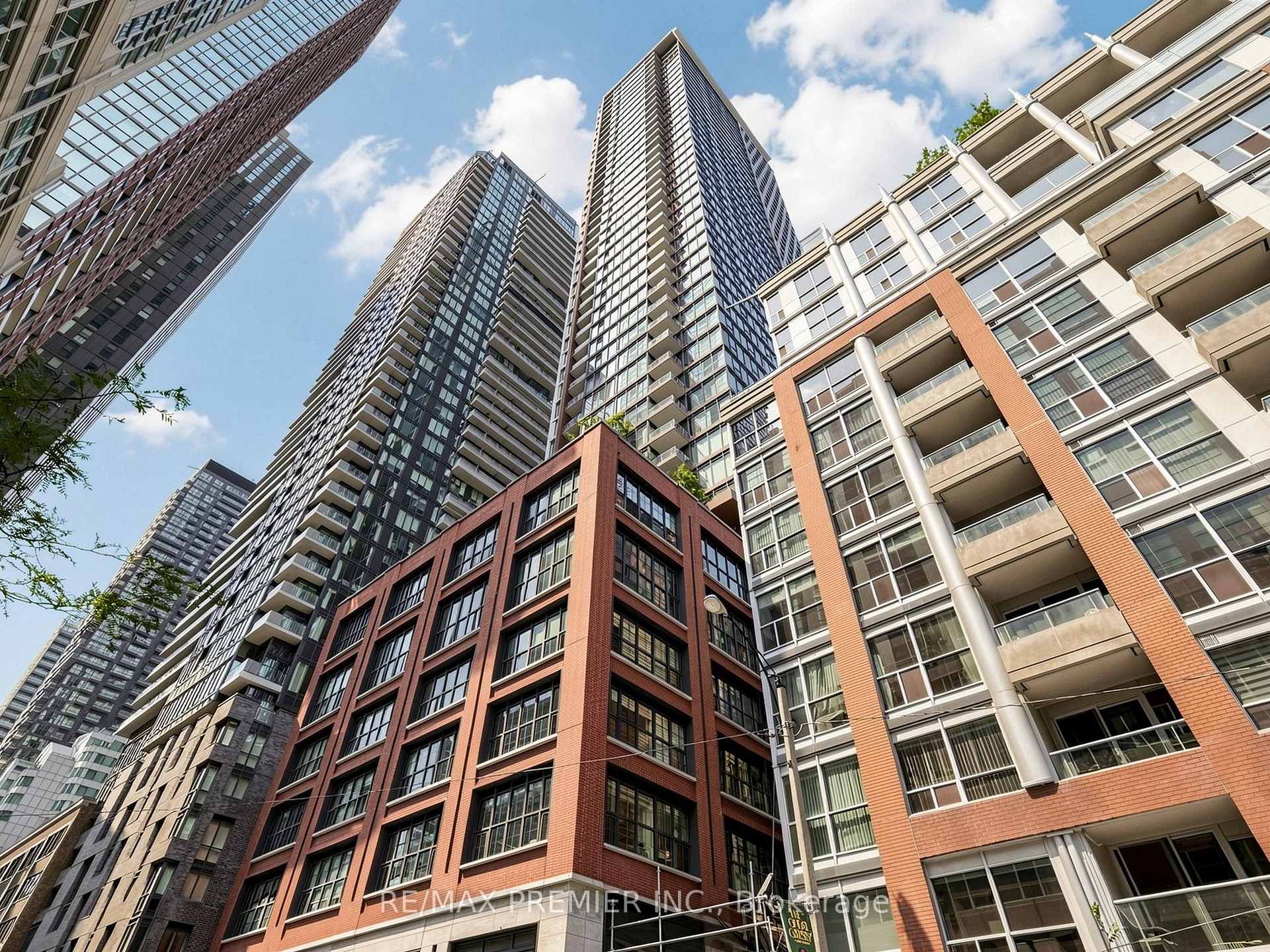 Photo 4 of Unit 1007, 55 Mercer Street, Toronto, Waterfront Communities — HOMEH