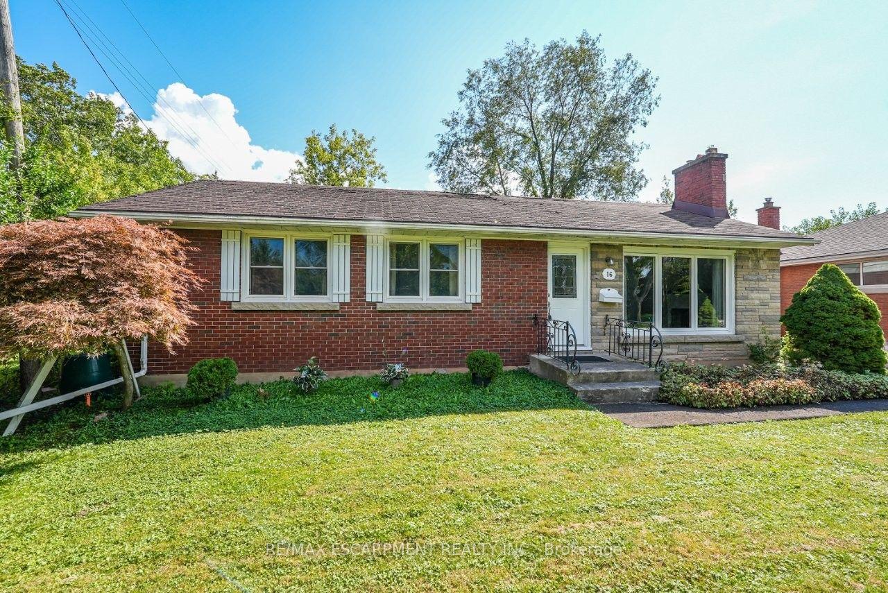 Photo 1 of 16 Byrne Boulevard, St. Catharines, Glendale/Glenridge — HOMEH