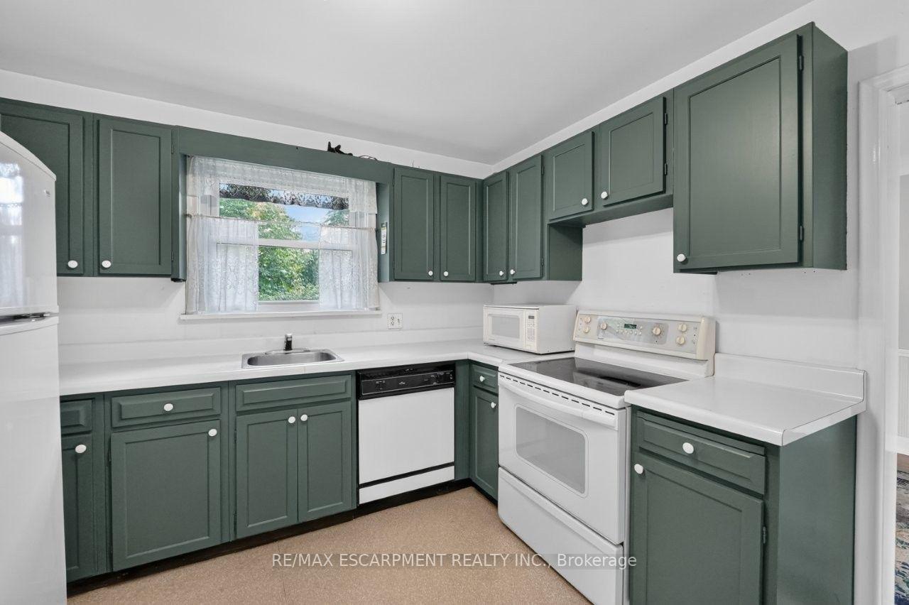 Photo 6 of 16 Byrne Boulevard, St. Catharines, Glendale/Glenridge — HOMEH