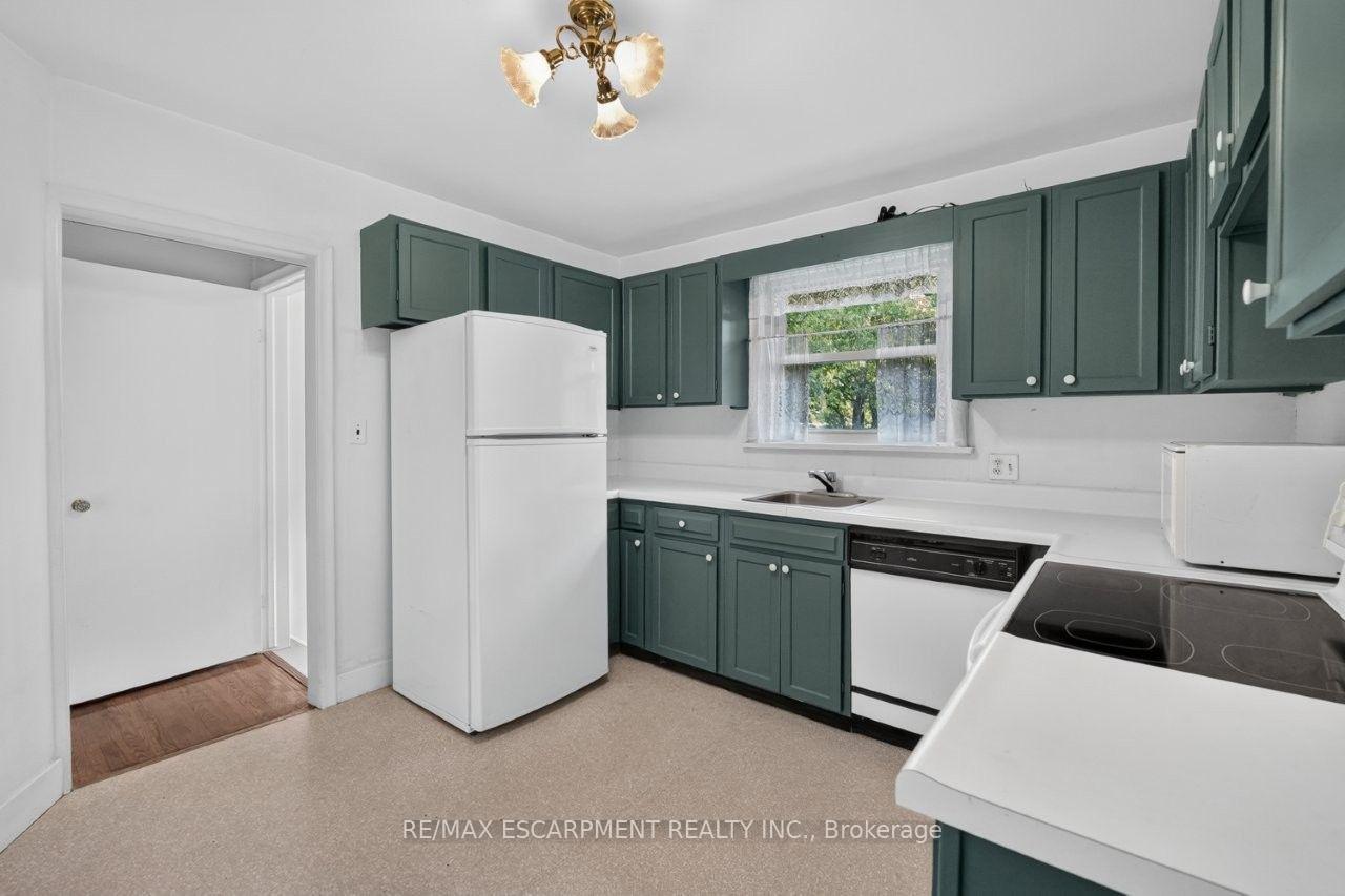 Photo 7 of 16 Byrne Boulevard, St. Catharines, Glendale/Glenridge — HOMEH