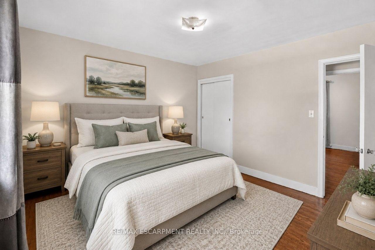Photo 9 of 16 Byrne Boulevard, St. Catharines, Glendale/Glenridge — HOMEH