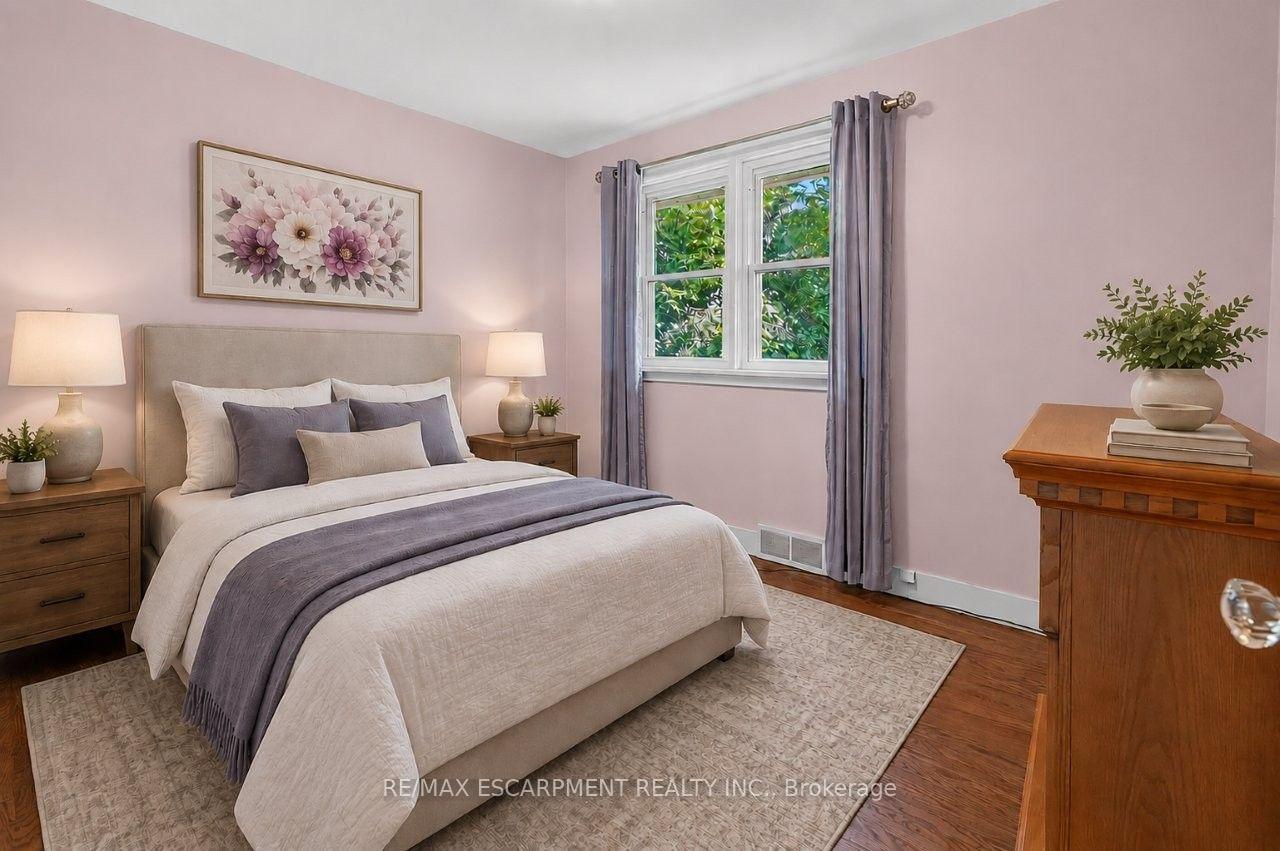 Photo 10 of 16 Byrne Boulevard, St. Catharines, Glendale/Glenridge — HOMEH