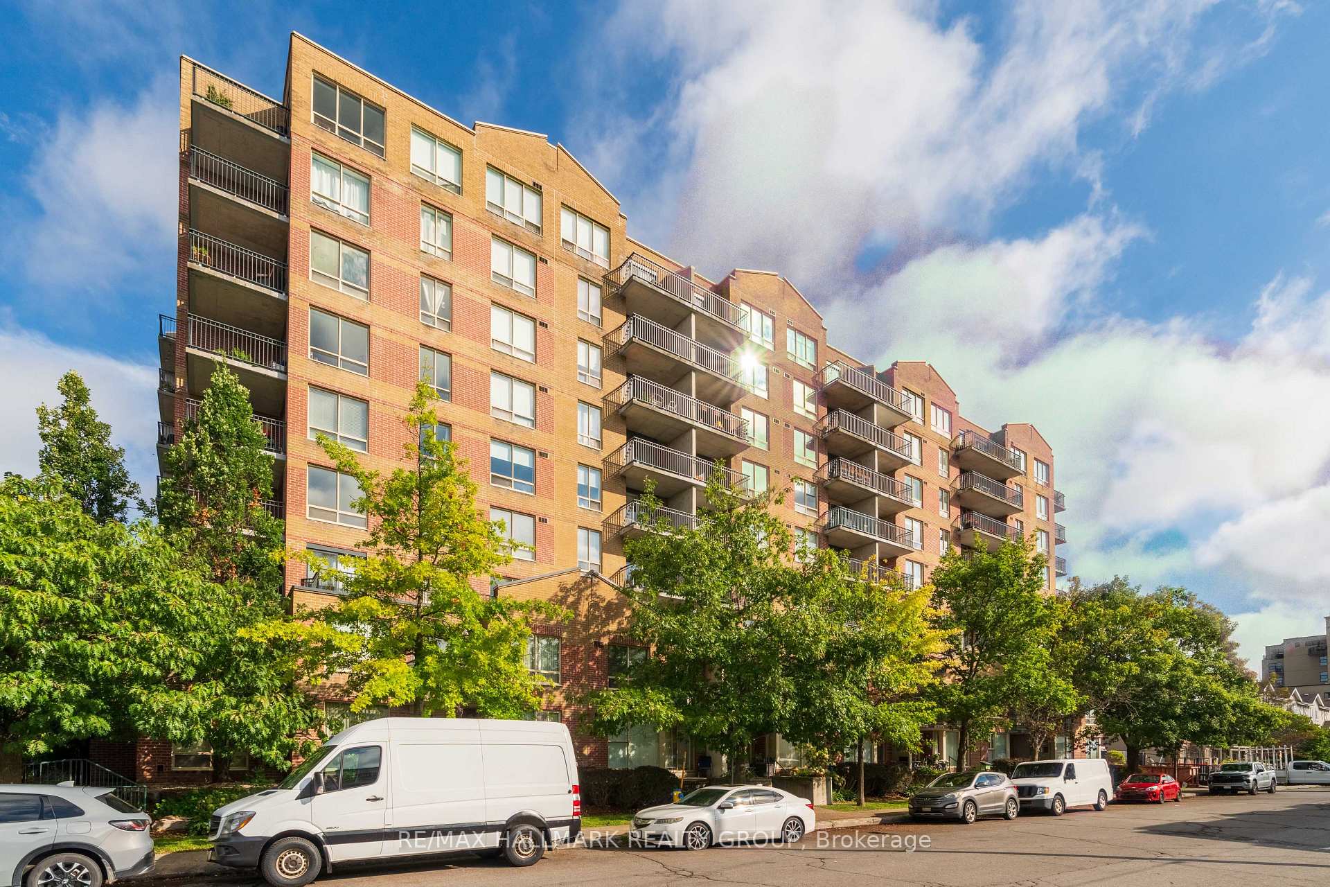 Photo of Unit 616, 45 Holland Avenue
