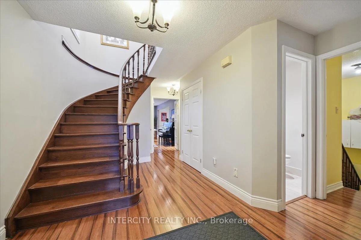 Photo 3 of 67 Sonny Street, Vaughan, Maple — HOMEH