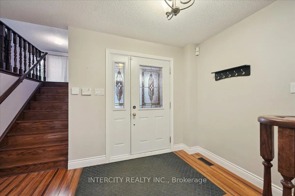 Photo 4 of 67 Sonny Street, Vaughan, Maple — HOMEH
