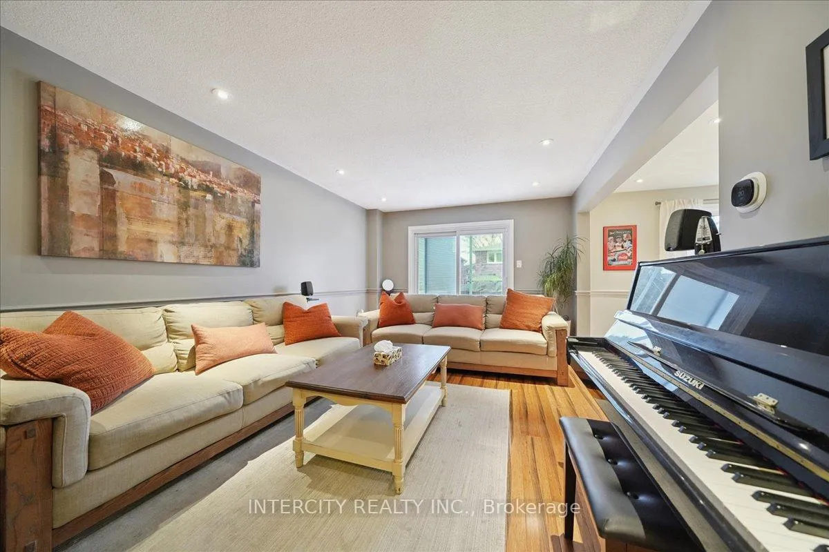Photo 7 of 67 Sonny Street, Vaughan, Maple — HOMEH
