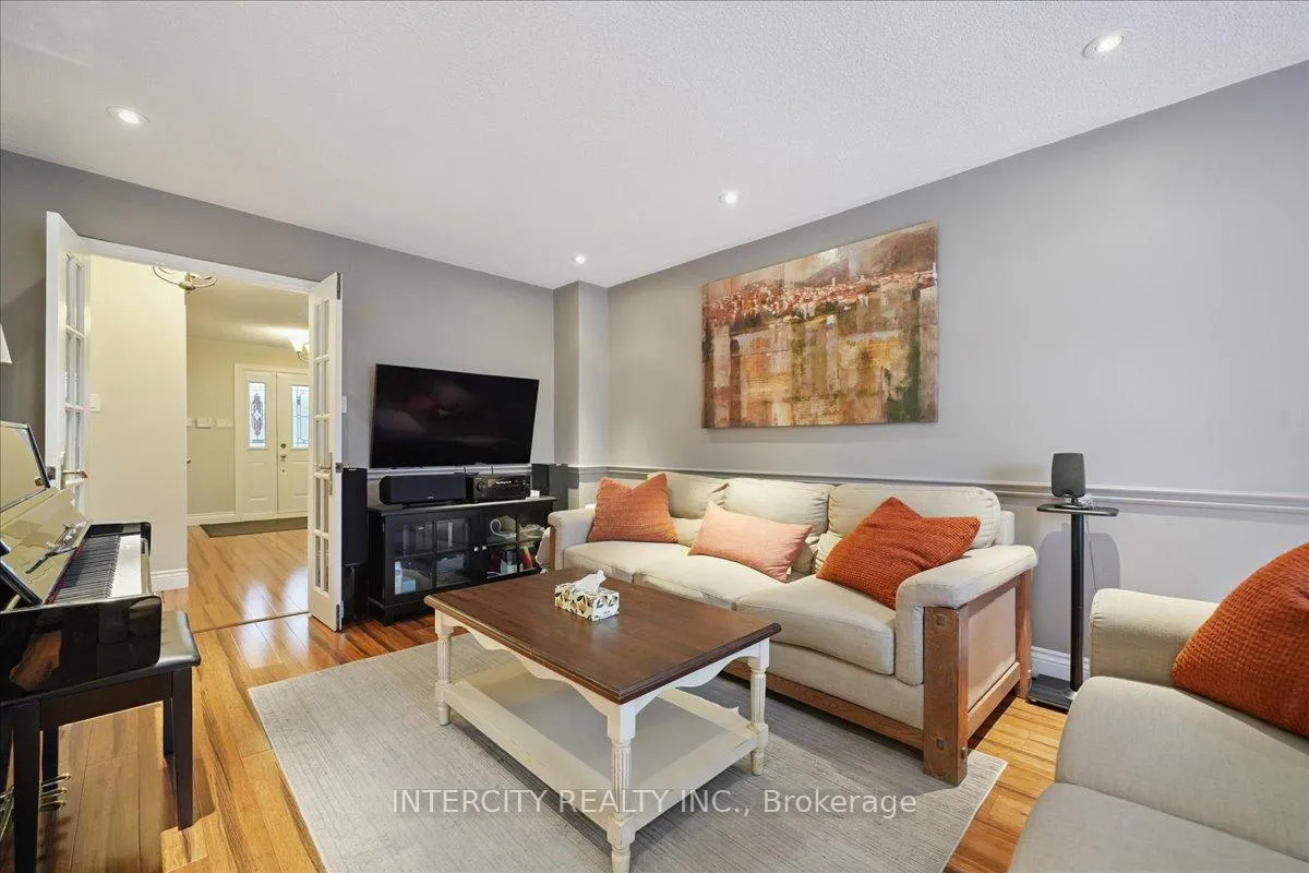 Photo 8 of 67 Sonny Street, Vaughan, Maple — HOMEH