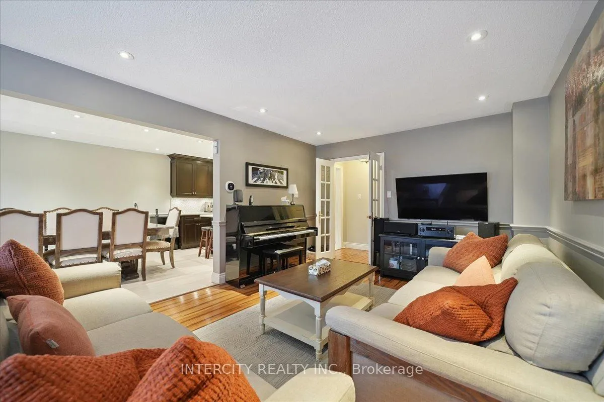 Photo 10 of 67 Sonny Street, Vaughan, Maple — HOMEH