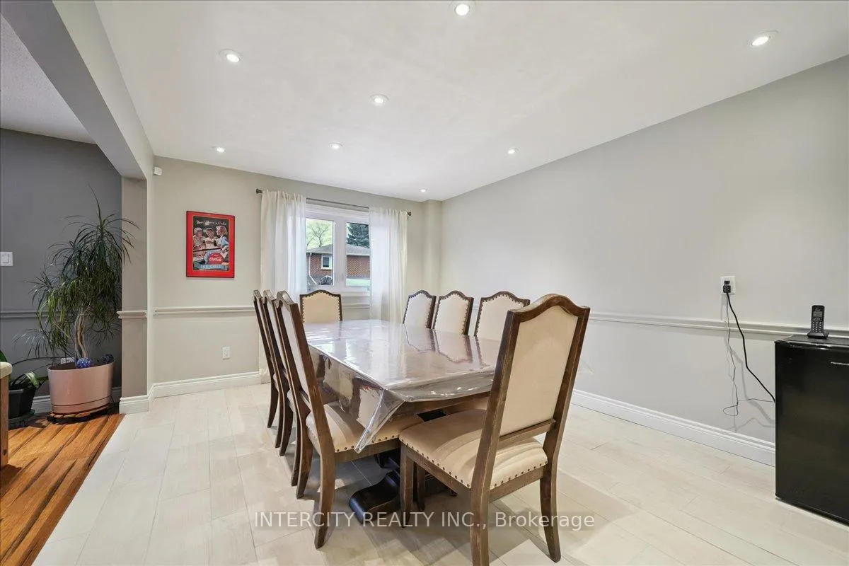 Photo 12 of 67 Sonny Street, Vaughan, Maple — HOMEH