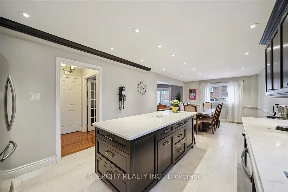 Photo 16 of 67 Sonny Street, Vaughan, Maple — HOMEH