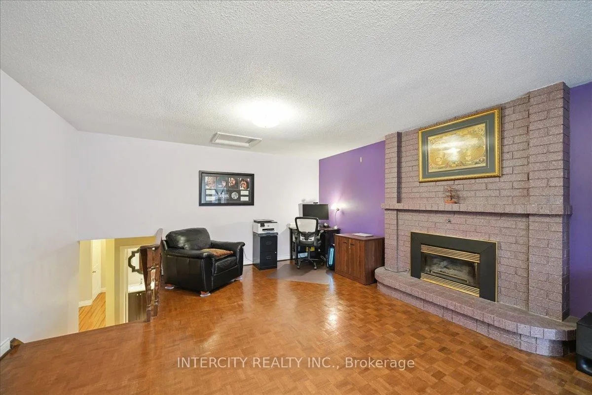 Photo 17 of 67 Sonny Street, Vaughan, Maple — HOMEH