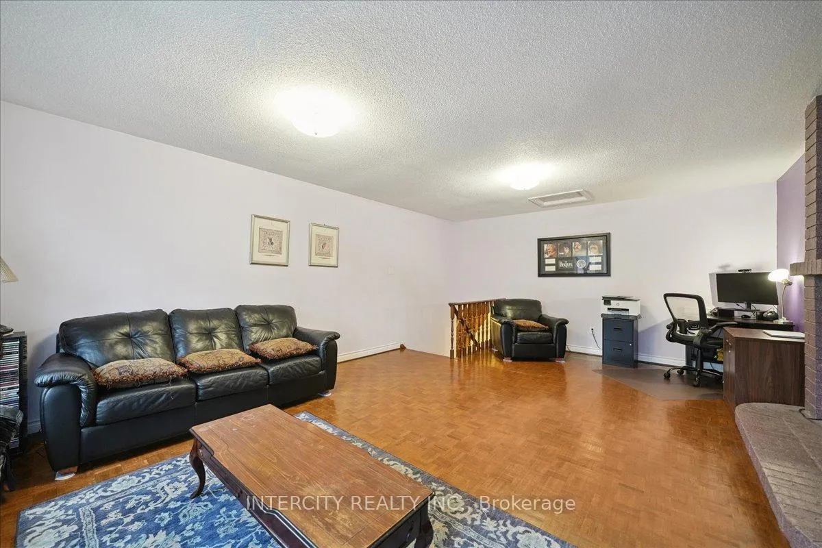 Photo 18 of 67 Sonny Street, Vaughan, Maple — HOMEH