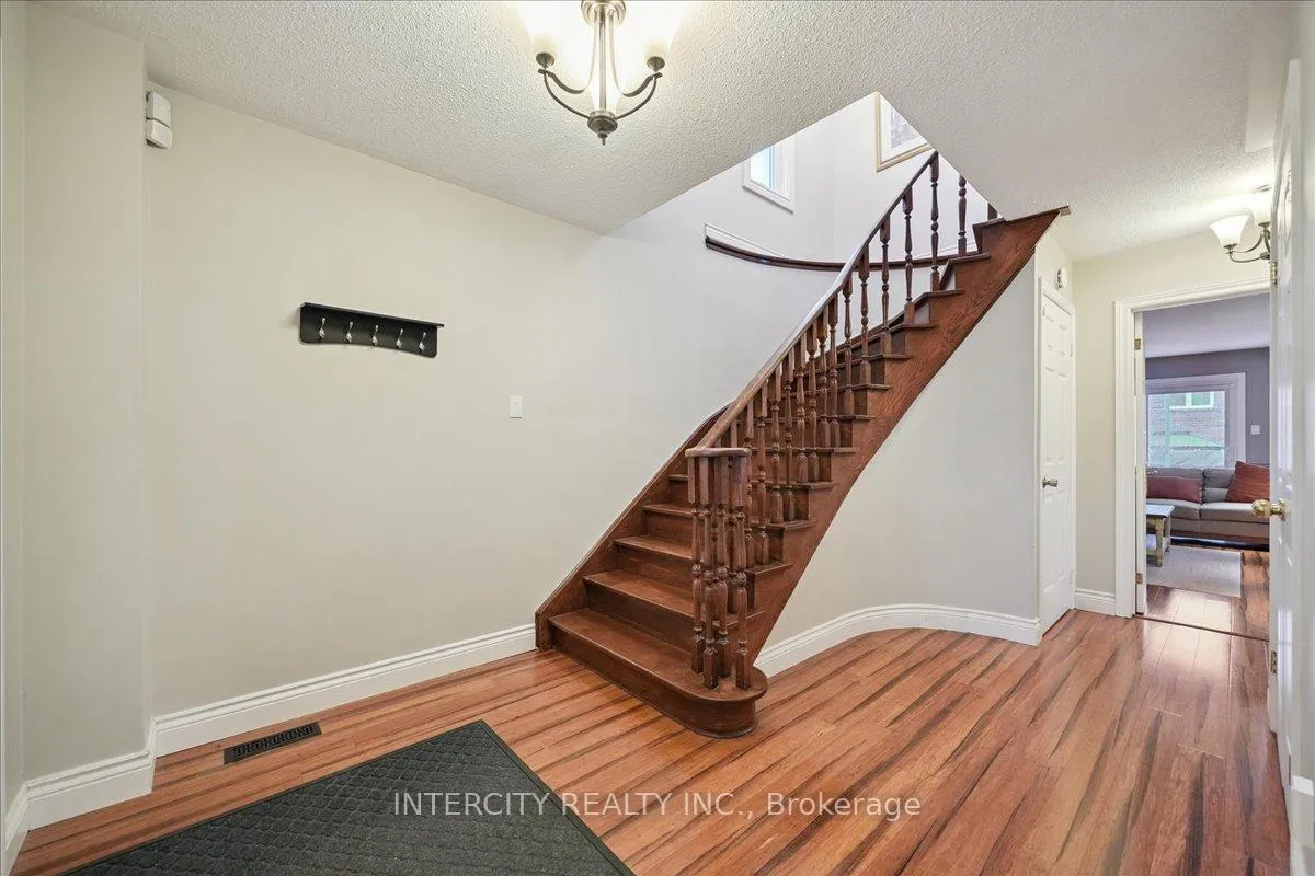 Photo 20 of 67 Sonny Street, Vaughan, Maple — HOMEH