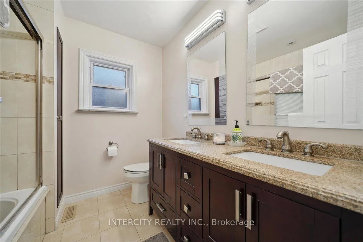 Photo 32 of 67 Sonny Street, Vaughan, Maple — HOMEH