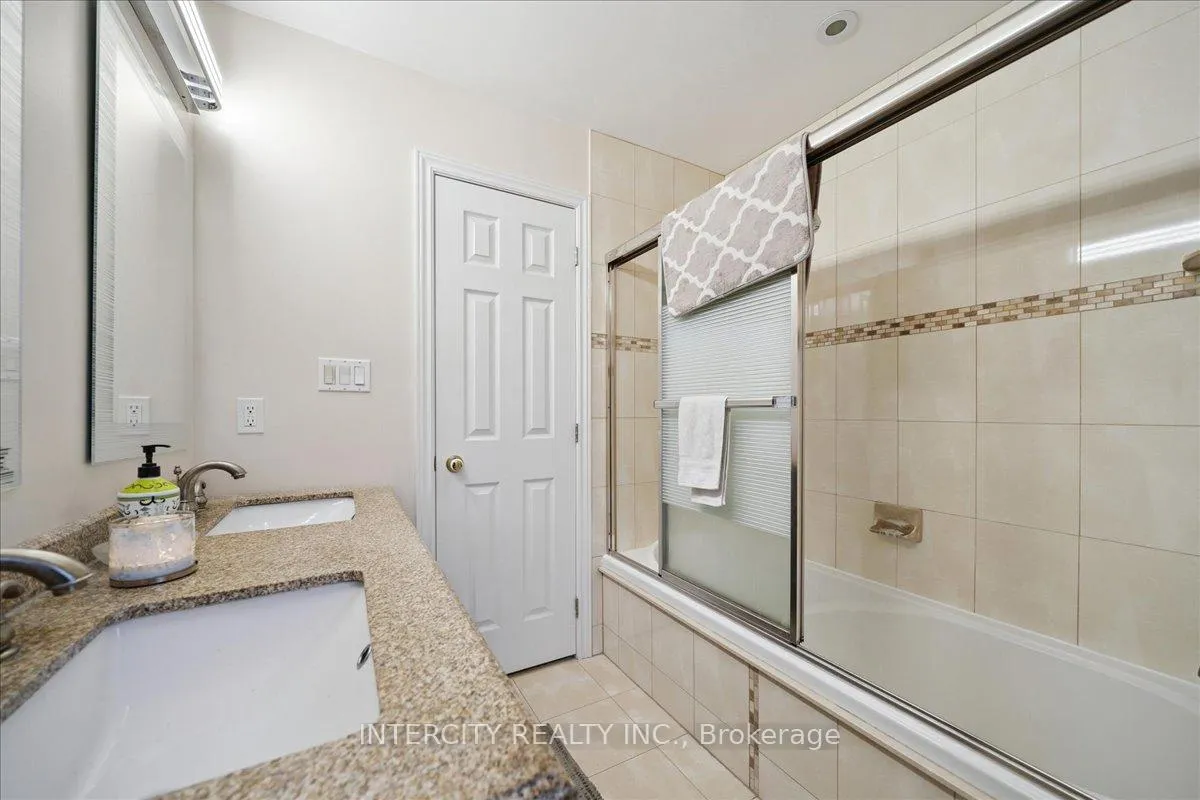 Photo 33 of 67 Sonny Street, Vaughan, Maple — HOMEH