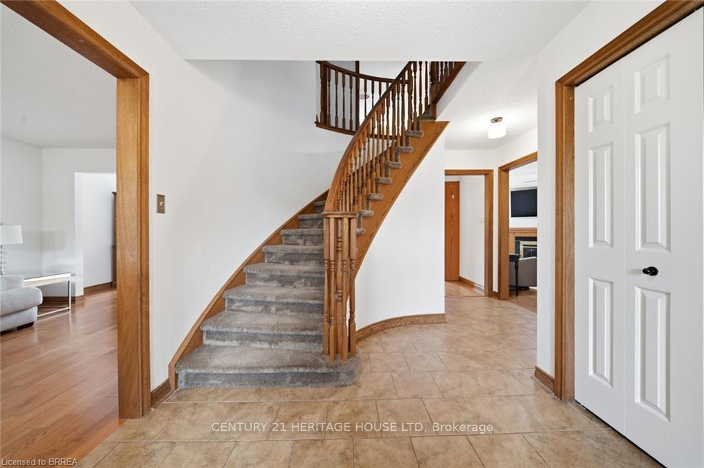 Photo 9 of 92 National Drive, Hamilton, Gershome — HOMEH