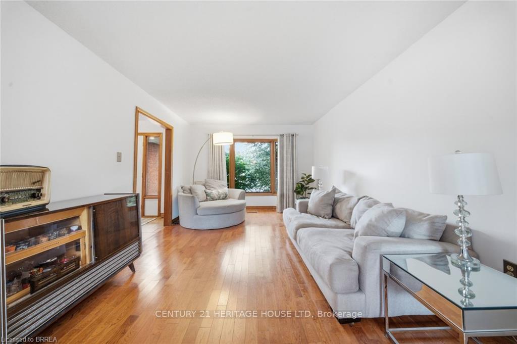 Photo 11 of 92 National Drive, Hamilton, Gershome — HOMEH