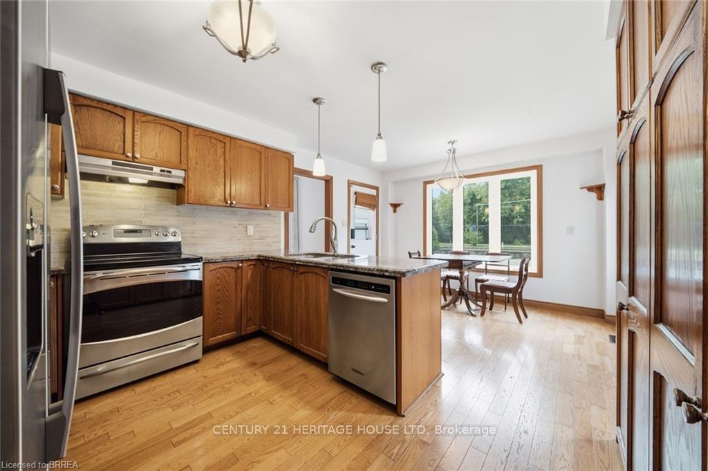 Photo 16 of 92 National Drive, Hamilton, Gershome — HOMEH