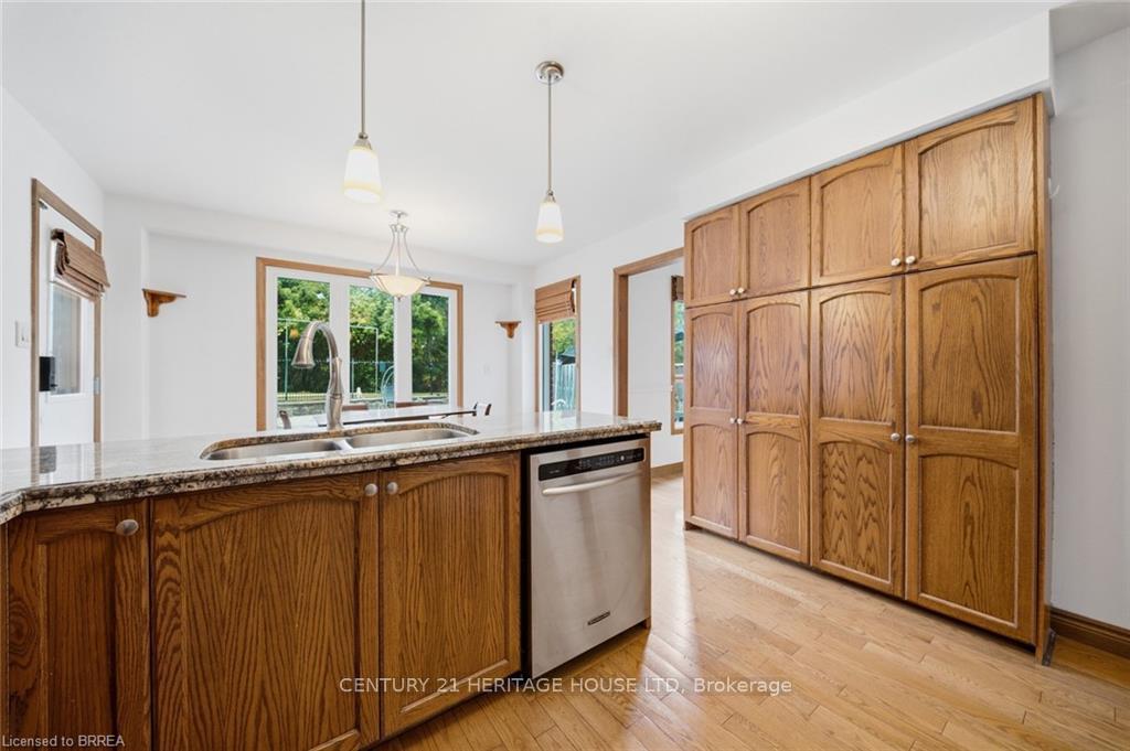 Photo 18 of 92 National Drive, Hamilton, Gershome — HOMEH