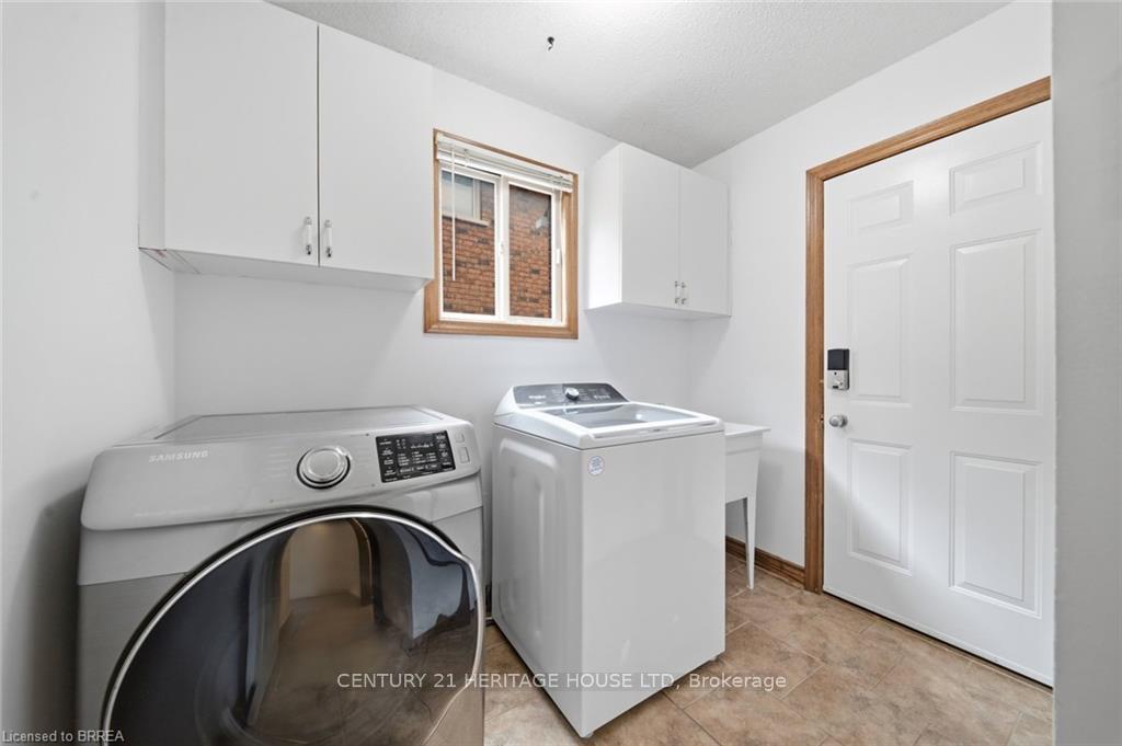 Photo 23 of 92 National Drive, Hamilton, Gershome — HOMEH