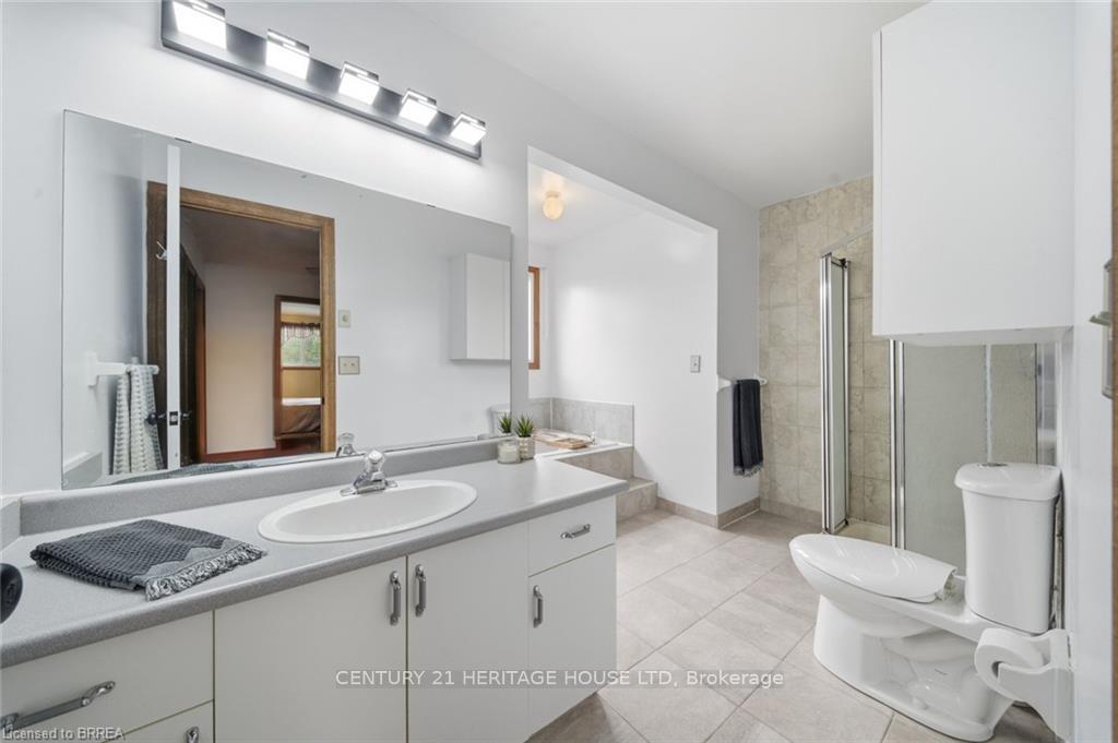 Photo 24 of 92 National Drive, Hamilton, Gershome — HOMEH