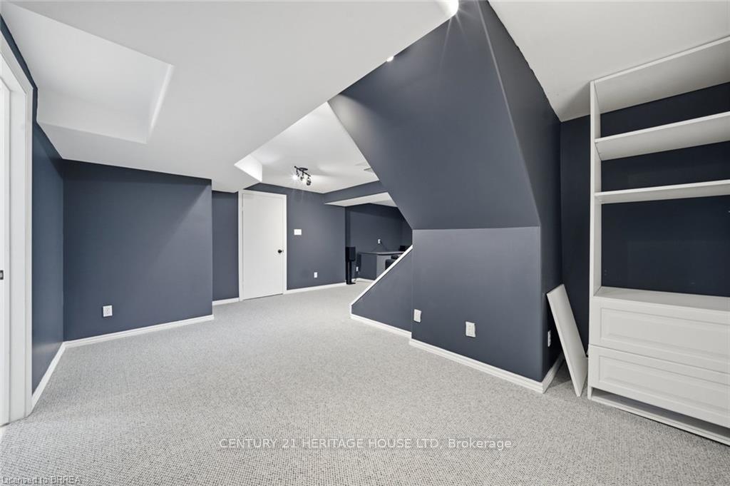 Photo 33 of 92 National Drive, Hamilton, Gershome — HOMEH