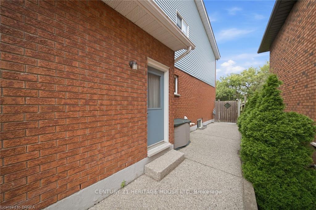 Photo 35 of 92 National Drive, Hamilton, Gershome — HOMEH